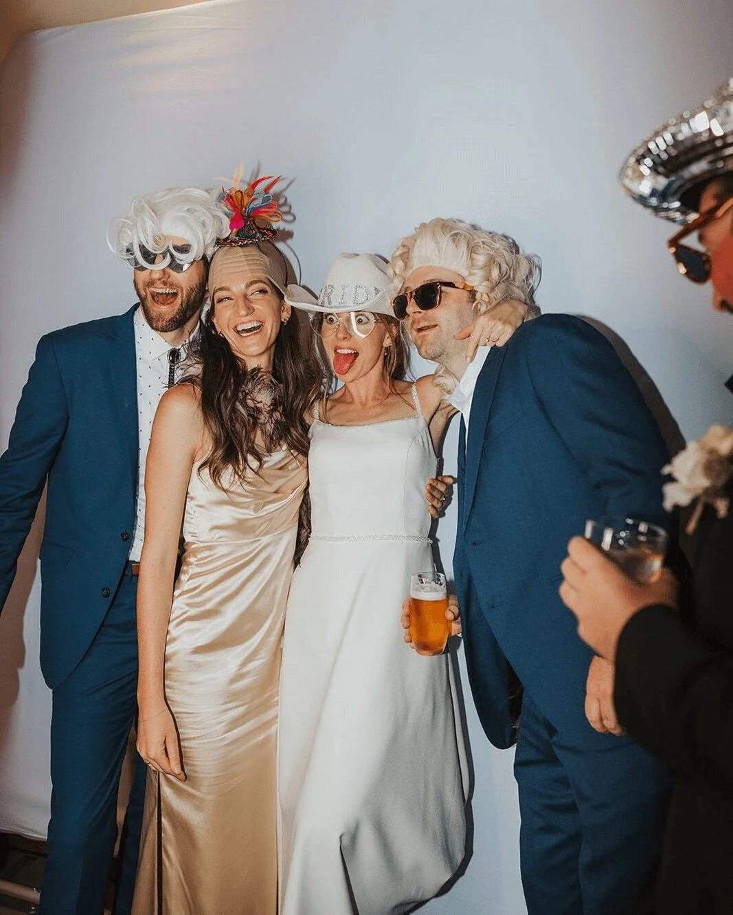 Not everyone wants to live on the dance floor.
But everyone loves the Photo Booth.
It gives your guests:
✨ A place to laugh
✨ A way to participate
✨ A moment to create their own memory
Your shy friends.
Your older relatives.
Your coworkers.
The booth