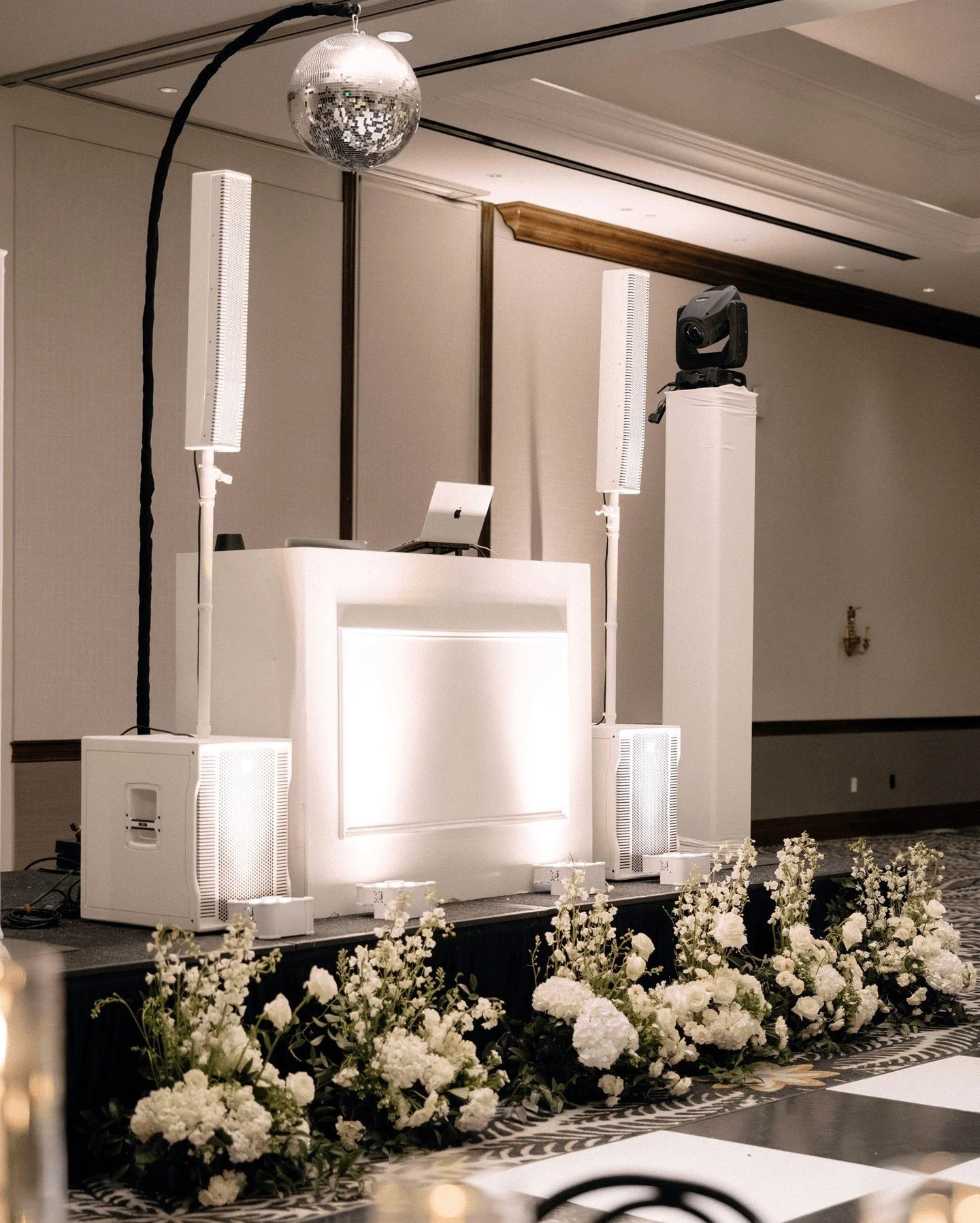 Minimal. Modern. Elevated.
Our all-white DJ setup is designed for couples who care about every detail. Clean lines. Seamless cables. Flawless presentation.
It blends beautifully into luxury ballrooms, modern venues, and upscale outdoor ceremonies &md
