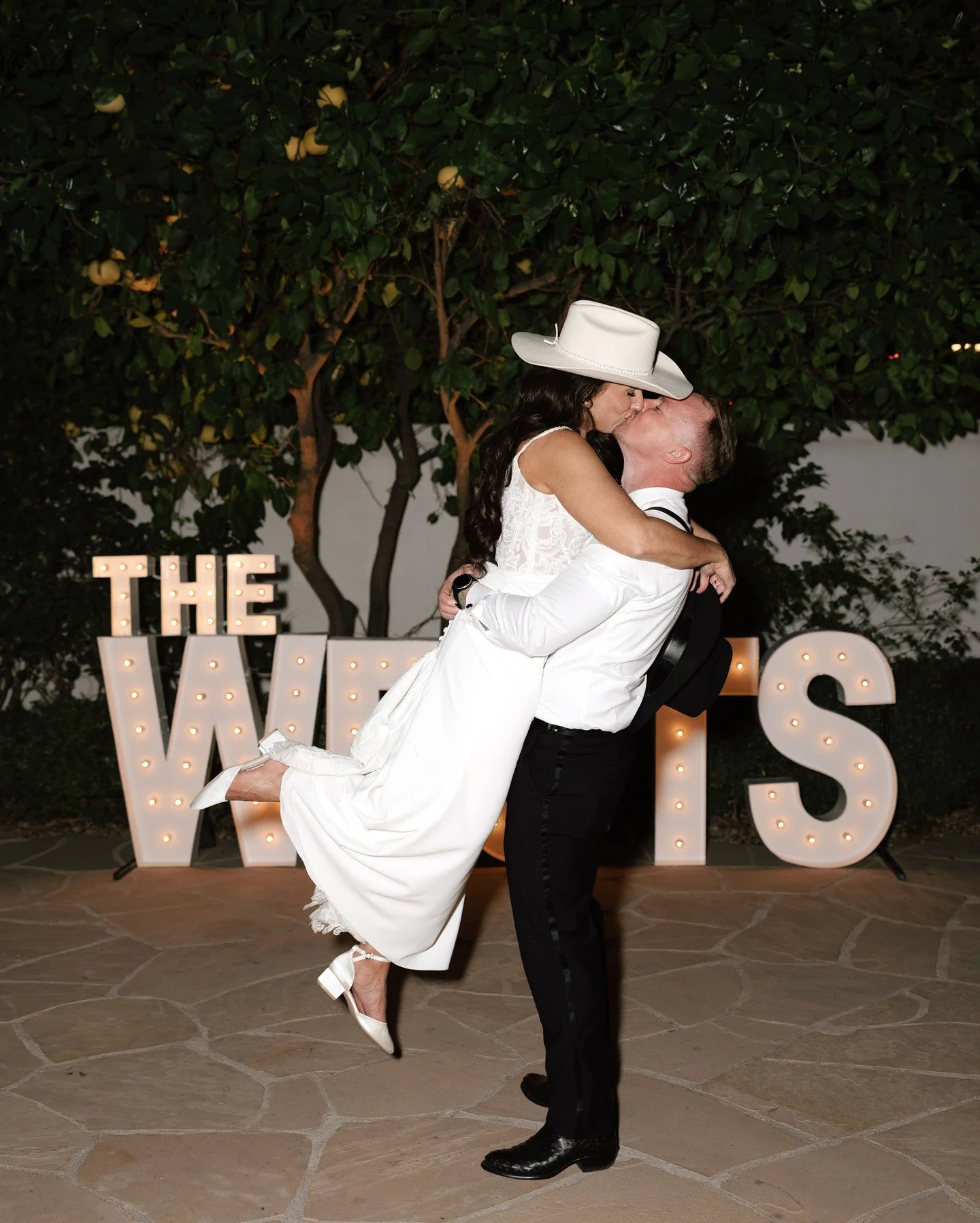 We had the honor of celebrating an incredible couple at El Chorro: The West's ✨
From the stunning setting to the amazing team of vendors who brought every detail to life, everything about this day was unforgettable. We&rsquo;re always grateful to wor