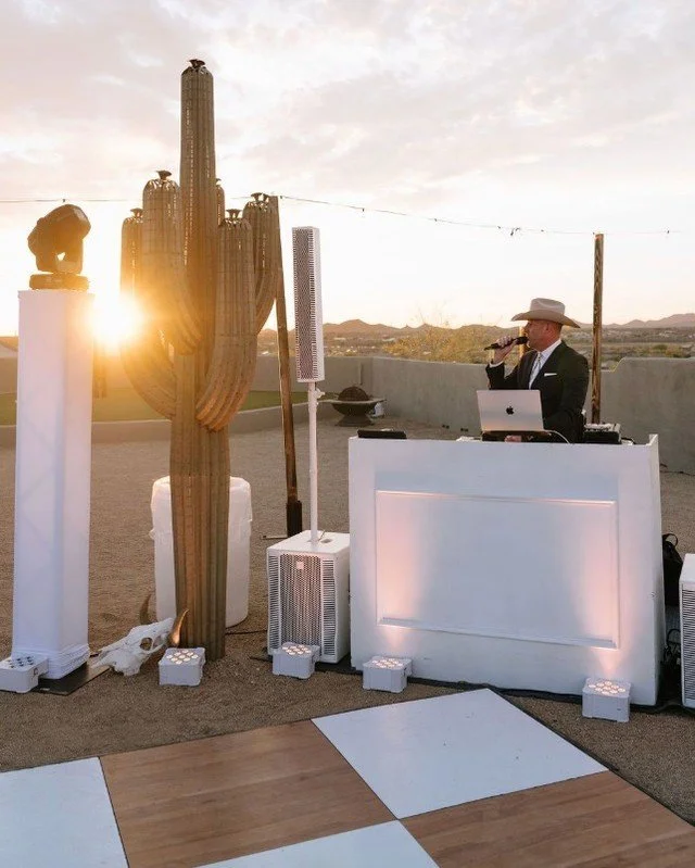 Golden hour, desert views, and a setup designed to elevate your wedding vision and first dance photos.
Pulled the cowboy hat out to match this western vibe wedding.

@yourdayweddingcoordinating
@lexi.lynn_photo
@savannahwoolery
@bryan_woolery