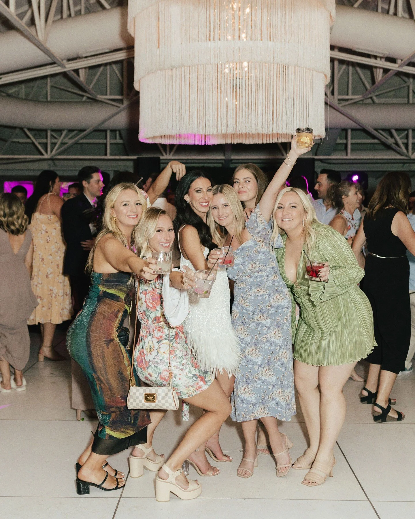A great wedding doesn&rsquo;t happen by accident.

If you&rsquo;re like most couples, you want a packed dance floor, high energy all night, and a celebration your guests can&rsquo;t stop talking about.
That&rsquo;s where we come in.

At Verum Lux, ou