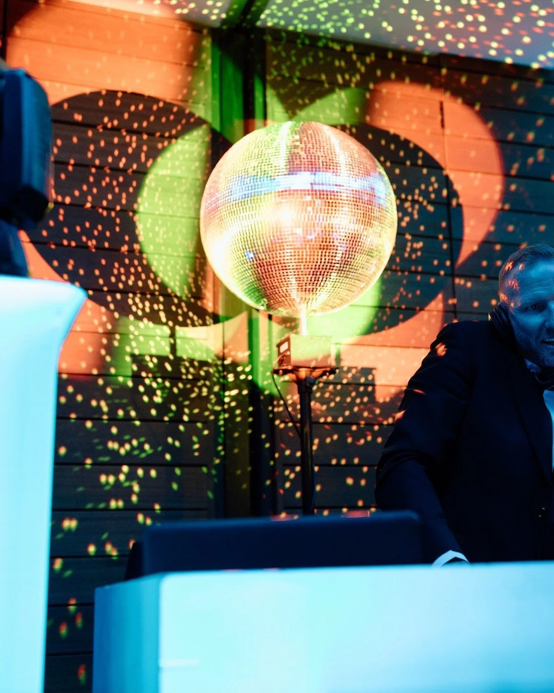 Nothing elevates a dance floor quite like a disco ball 🪩 

Adding a disco ball instantly changes the vibe of your wedding reception. It brings the perfect mix of luxury, nostalgia, and party energy while making your dance floor feel straight out of 