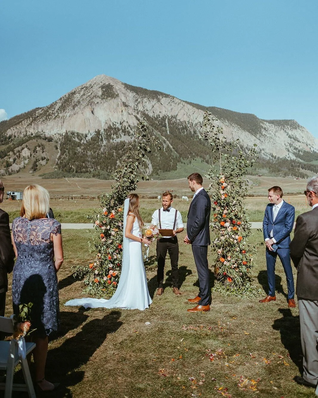 Lauren &amp; Dan | Crested Butte, CO

Beautiful mountain views, an amazing couple, and a dance floor full of energy all night long. We love getting to celebrate in one of our favorite places every summer. 

Photos by: @laurenleybaphotography

#veruml