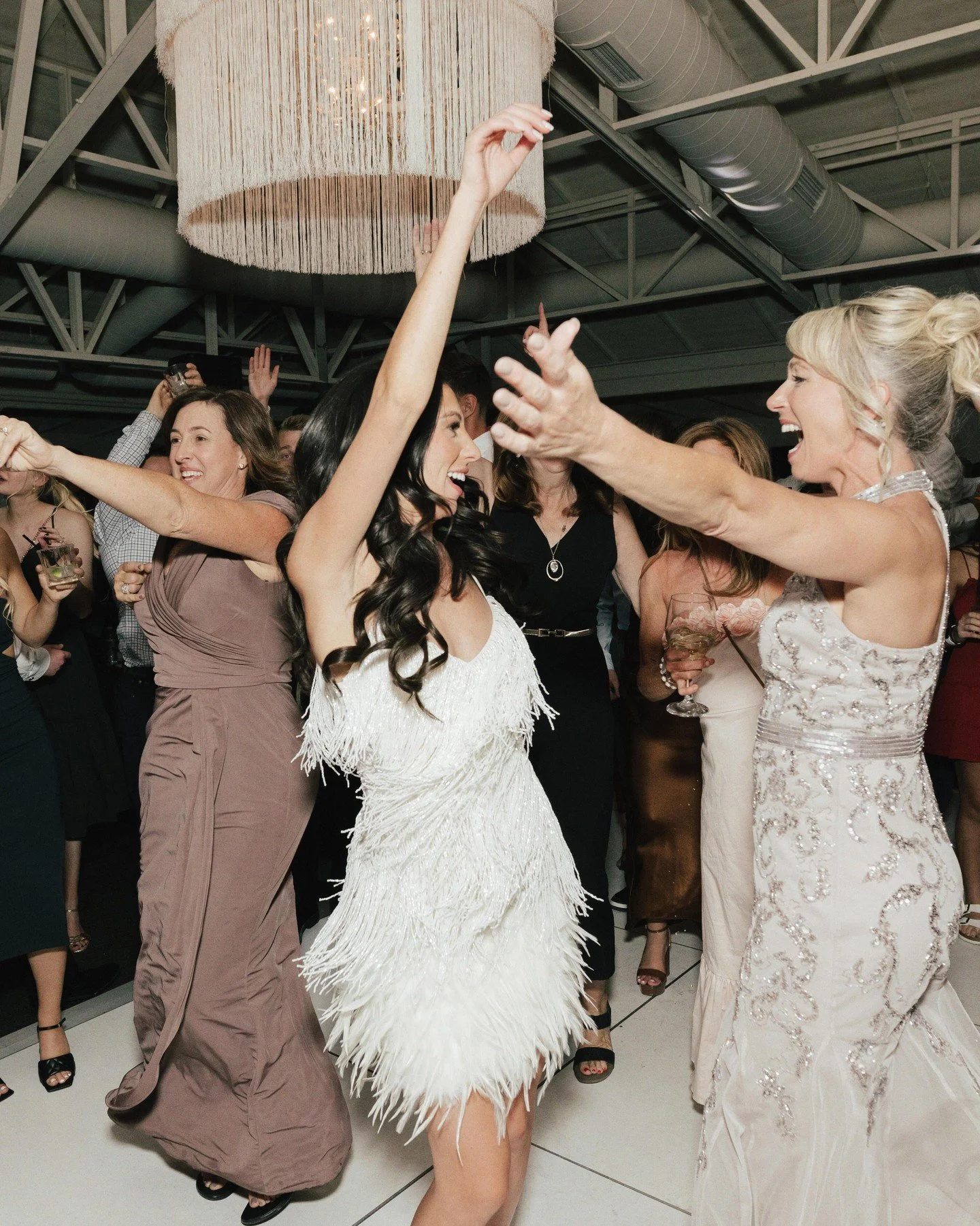 No empty dance floors. Ever. 

@andrealeslieweddings
@elchorroweddings
@kayleechelseaphotography 
@rileyhicksvideo

#verumlux #weddingdjs #arizonaweddings #arizonabride #dancefloor