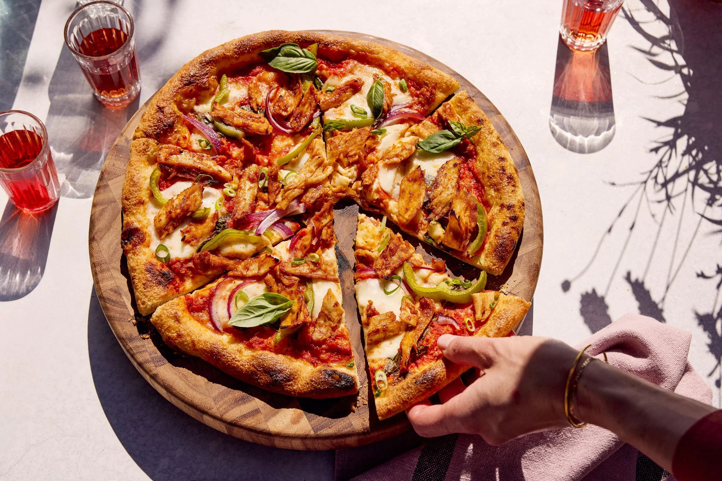 11_OUTSIDE_PizzaCut_013.jpg