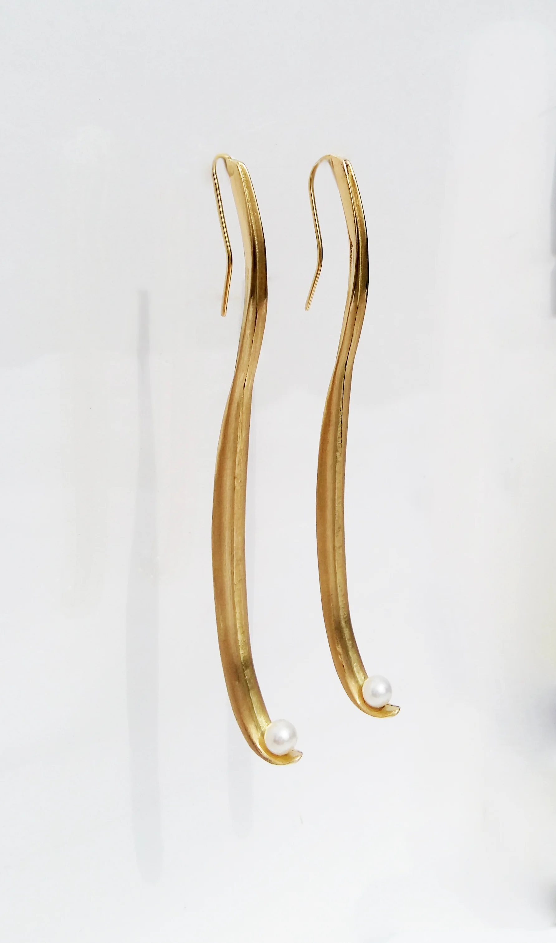 Boucles d’oreilles « stiletto » de la collection Grass, en Or jaune 18K et perles d’eau douce