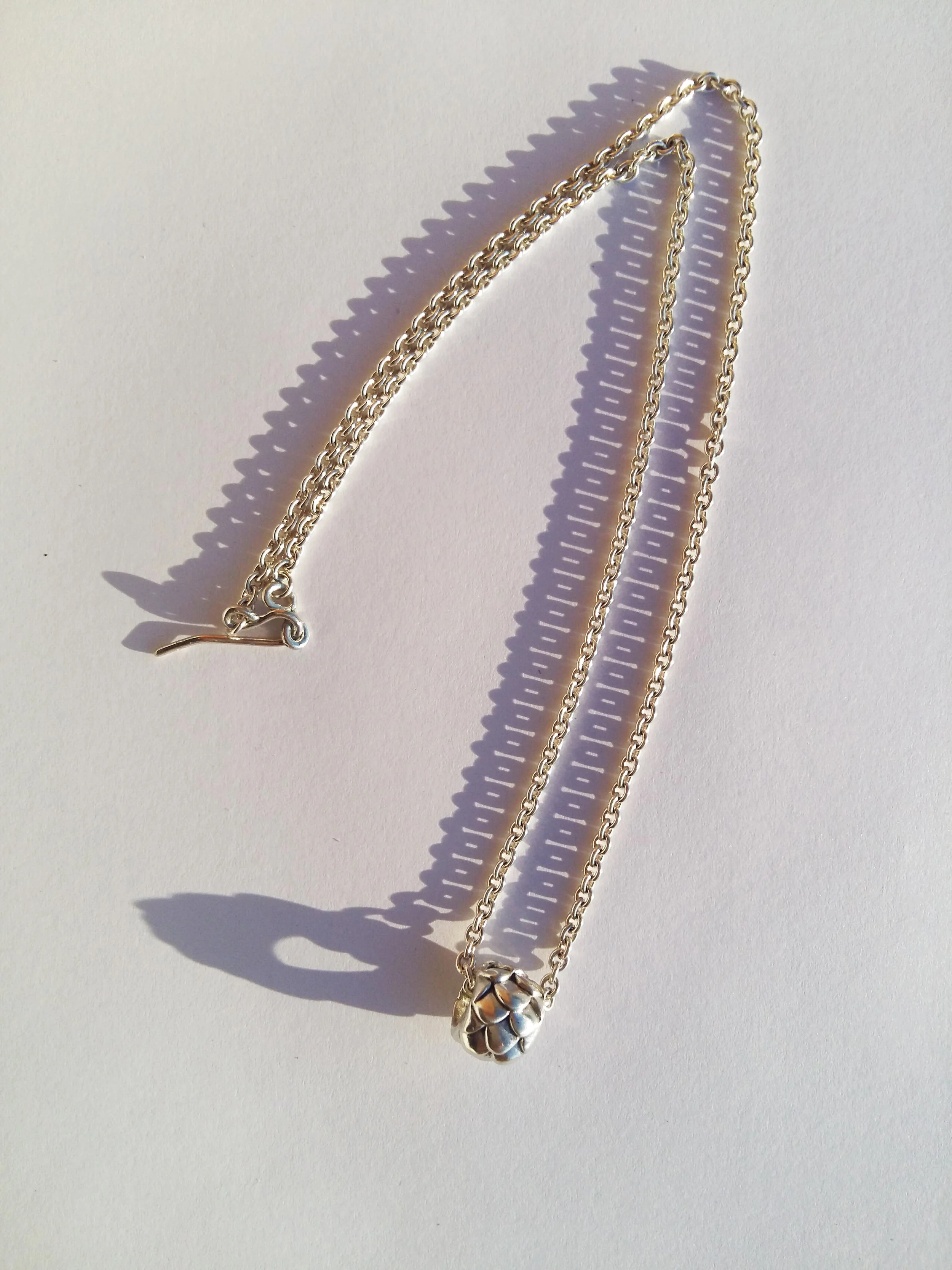 Pendentif perle Snake Skin en argent 925 sur une chaîne