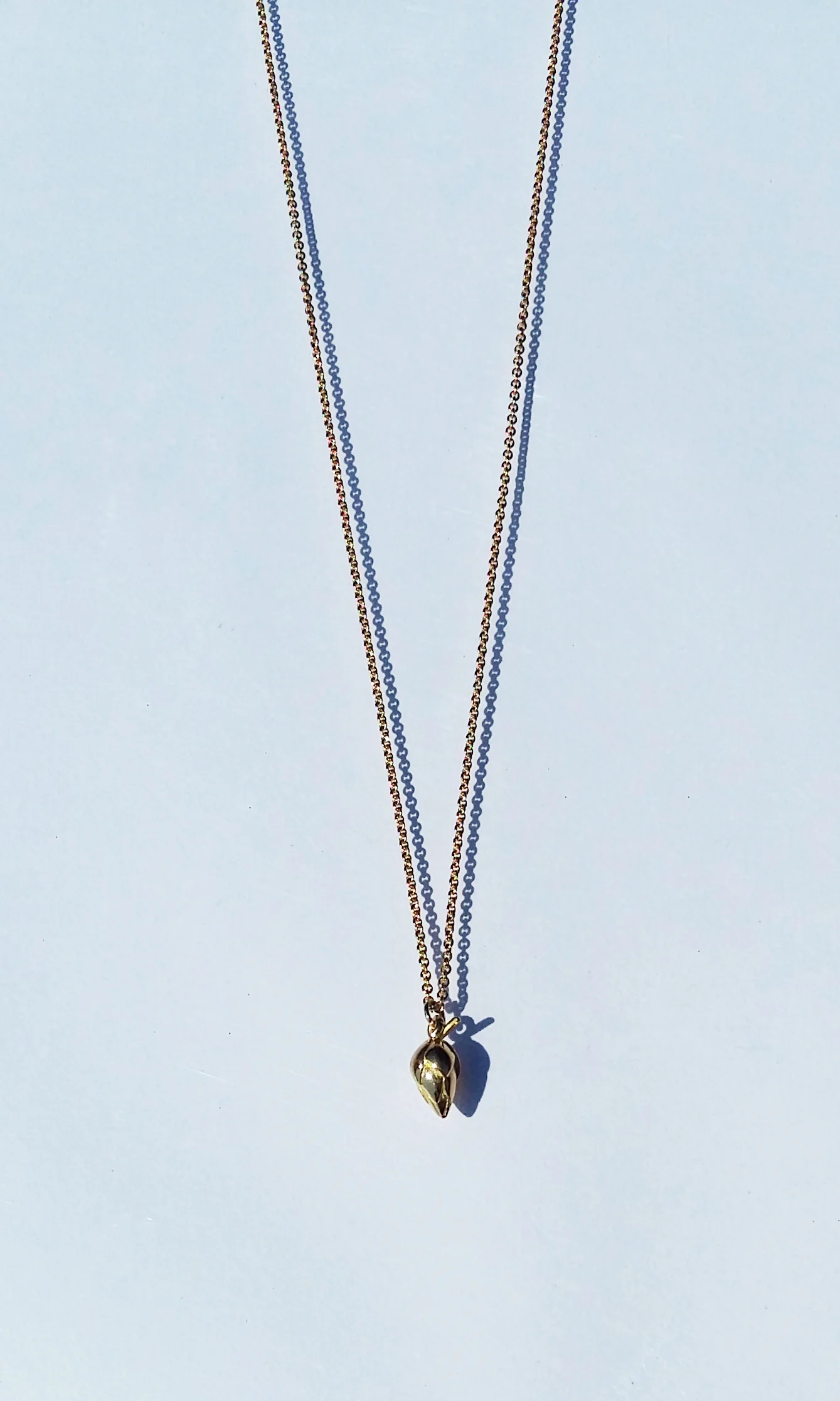 Pendentif en or jaune 18K sur chaîne