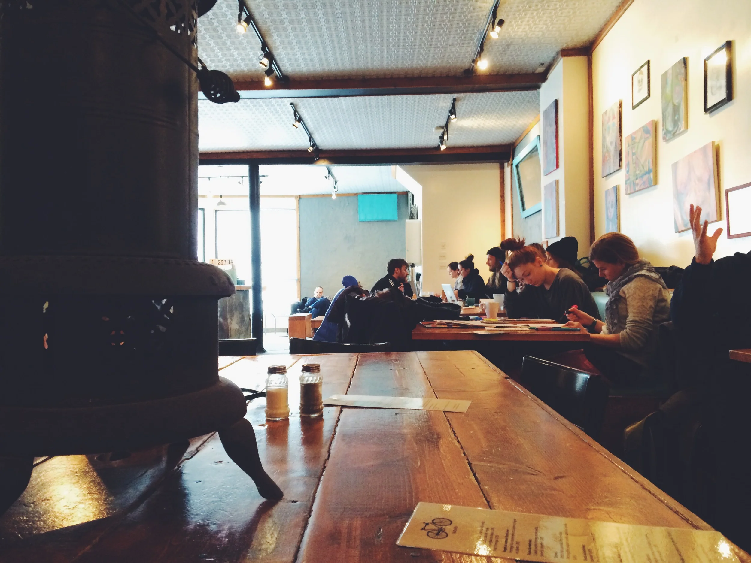 Cafe Névé - Where the Cool Cats Congregate