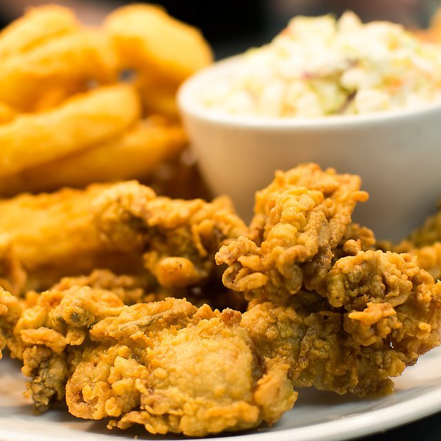 FRIED OYSTERS are looking delicious today! Come in and get some of these lightly breaded and fried, served with your choice of 2 sides. Open until 8:30pm. #friedoysters #thursdaynightdinner