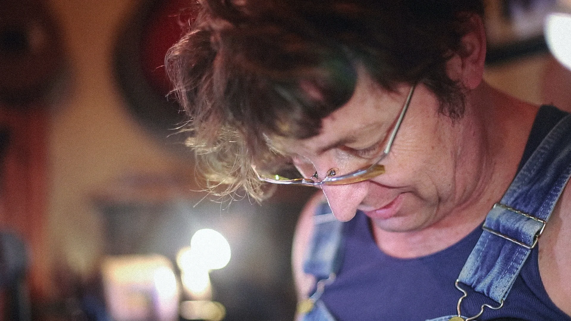 JOHN DAVIS: THE GUITAR REPAIRER