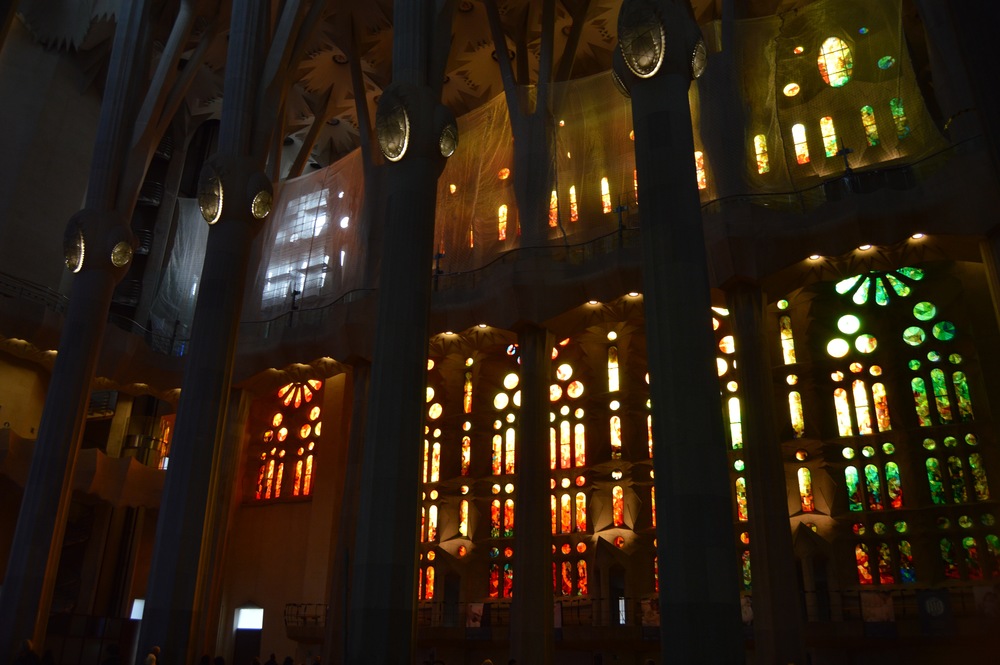  Another shot of the church's forest-like interior. Even though it was a cloudy day outside, the way the glass windows bring in the natural light is incredible and something Gaudí specifically designed the church to do.&nbsp; 