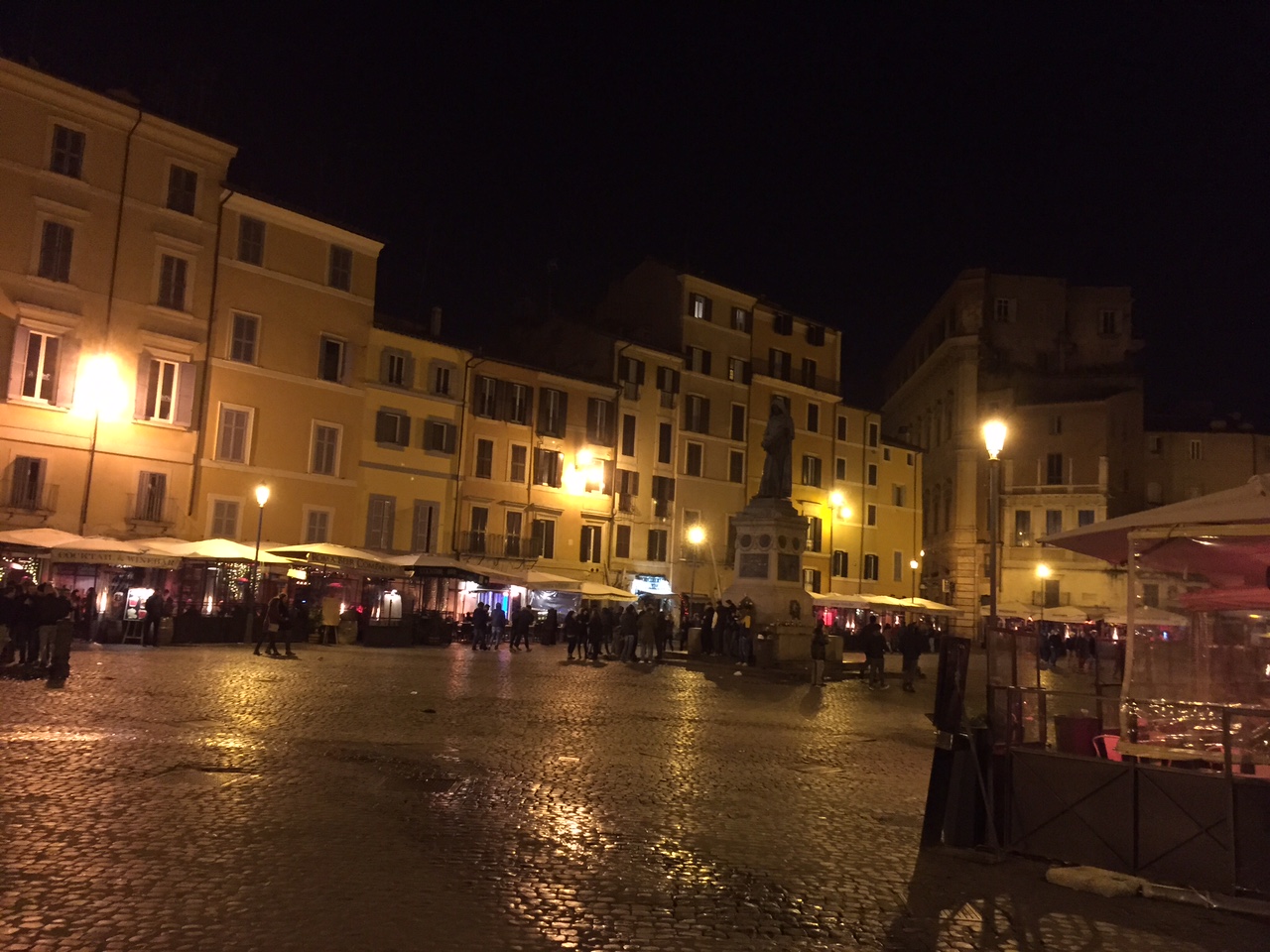 The Campo area used to be used for sacrifices, executions and public shaming. Now American study abroad students go there to get drunk. Neat-o! Photo by Max Siskind.