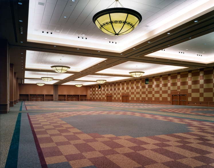 537IE-ballroom2-edited.jpg