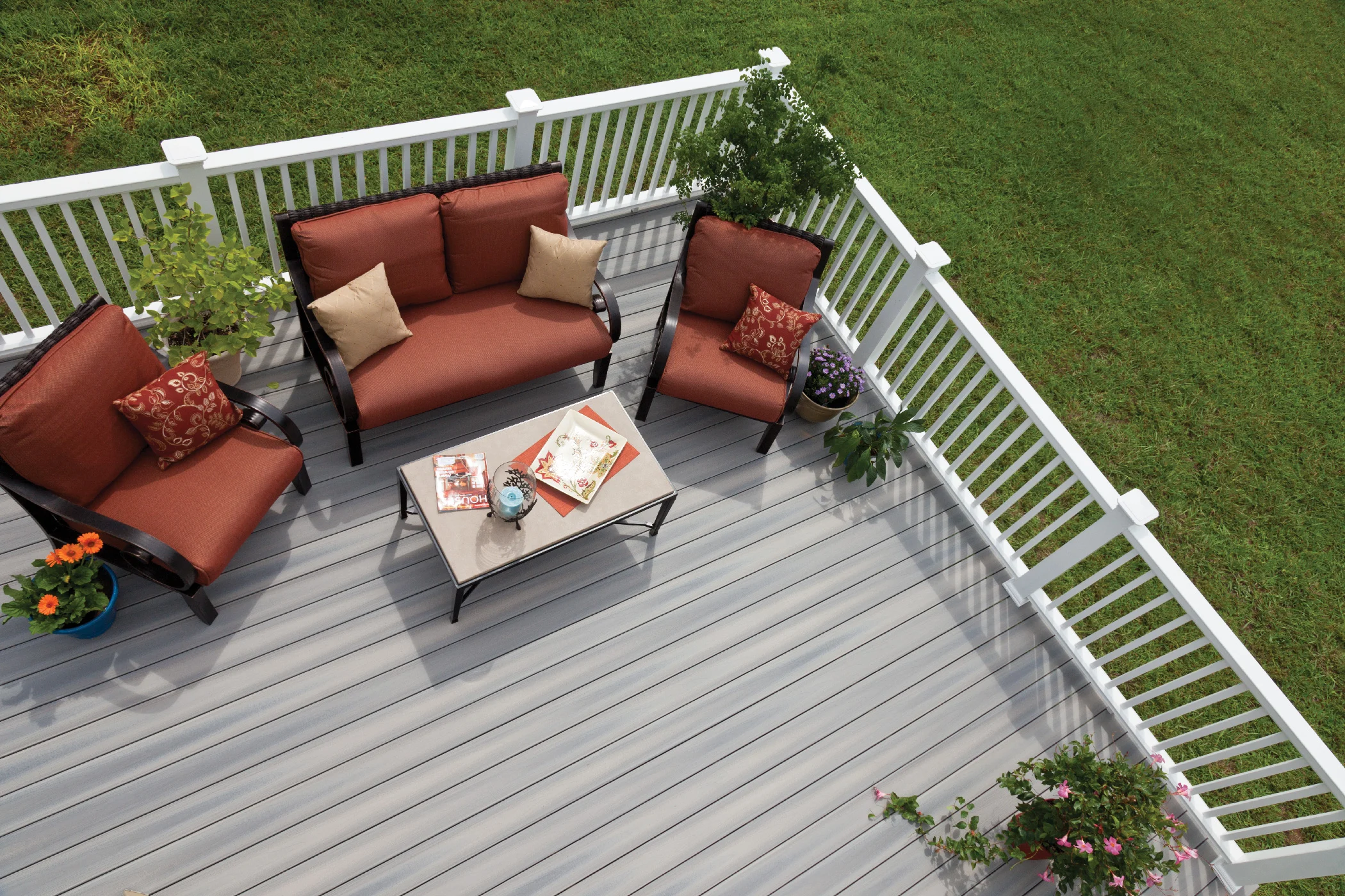 5 Ideas for Bringing Summer Romance to Your Deck