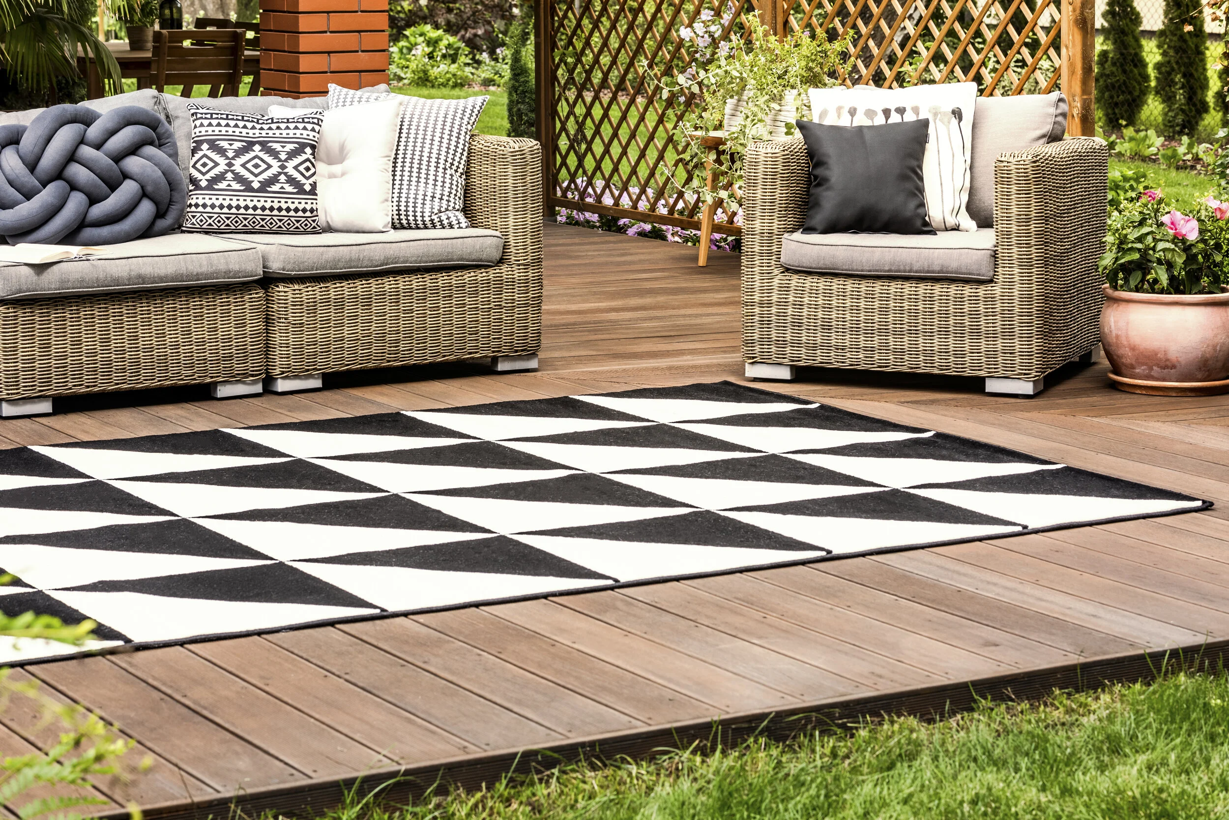 What's the Difference Between Indoor and Outdoor Rugs?