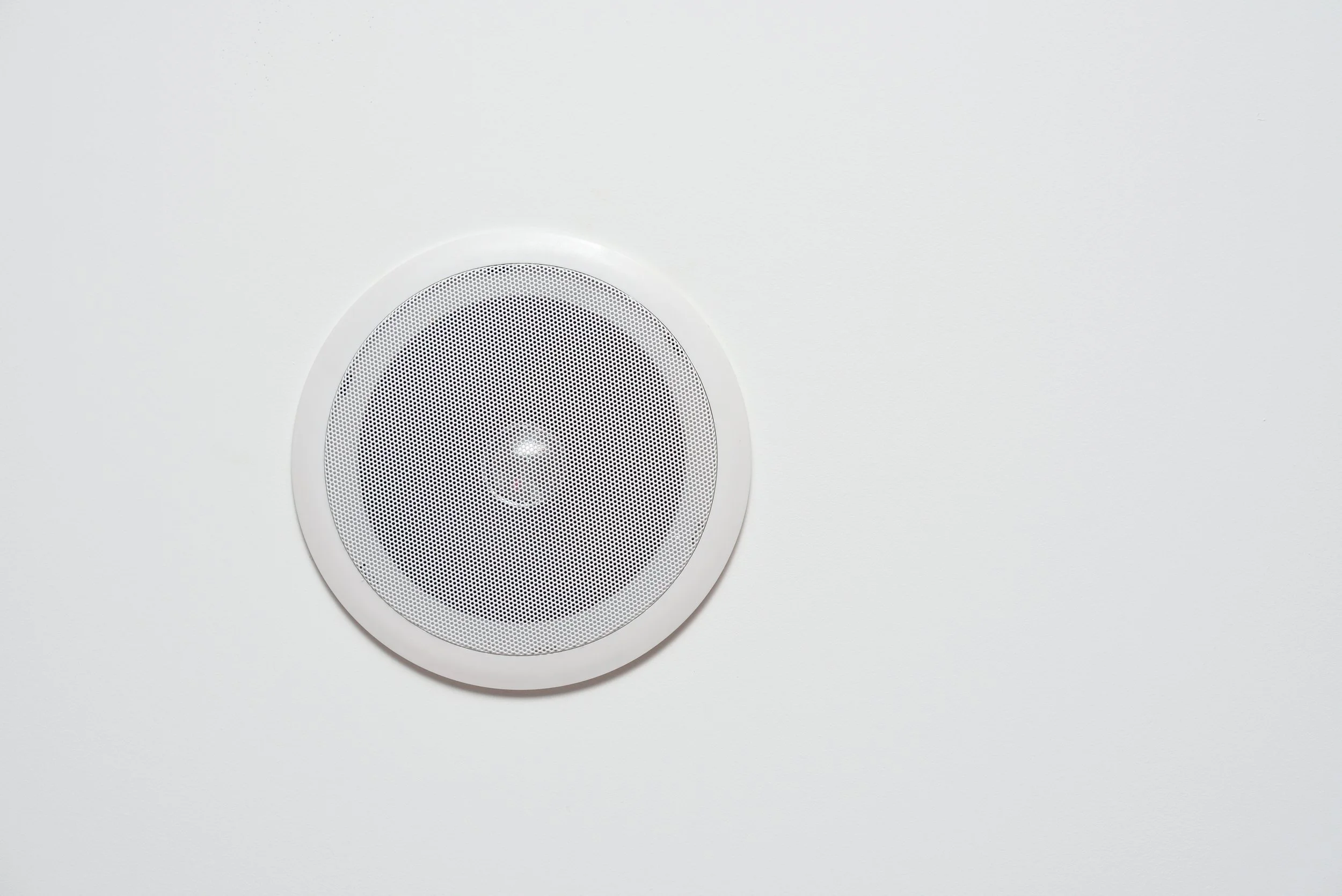 A Quick and Comprehensive Guide to Outdoor Ceiling Speakers