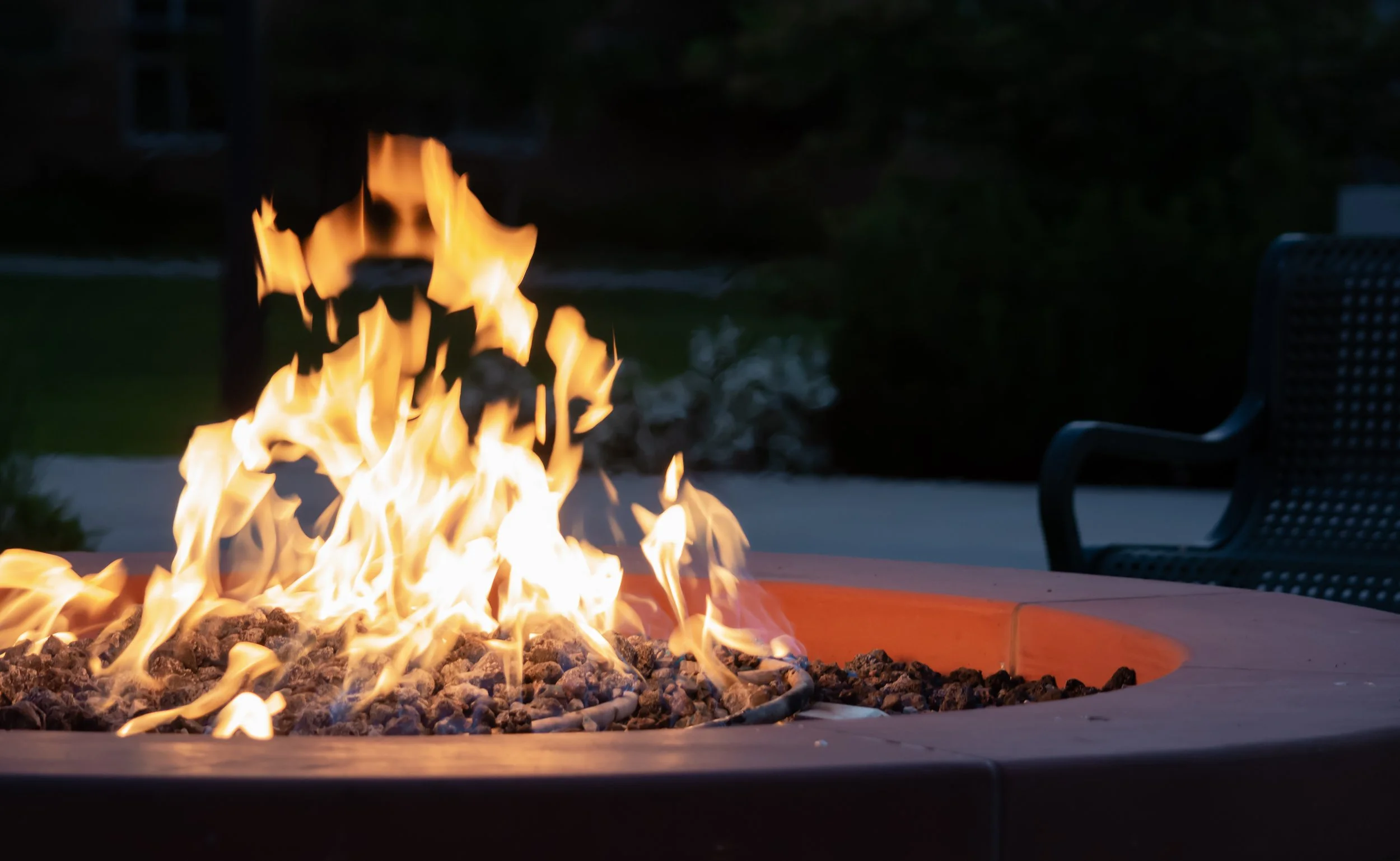 What’s a Smokeless Fire Pit? Here’s Everything You Need to Know