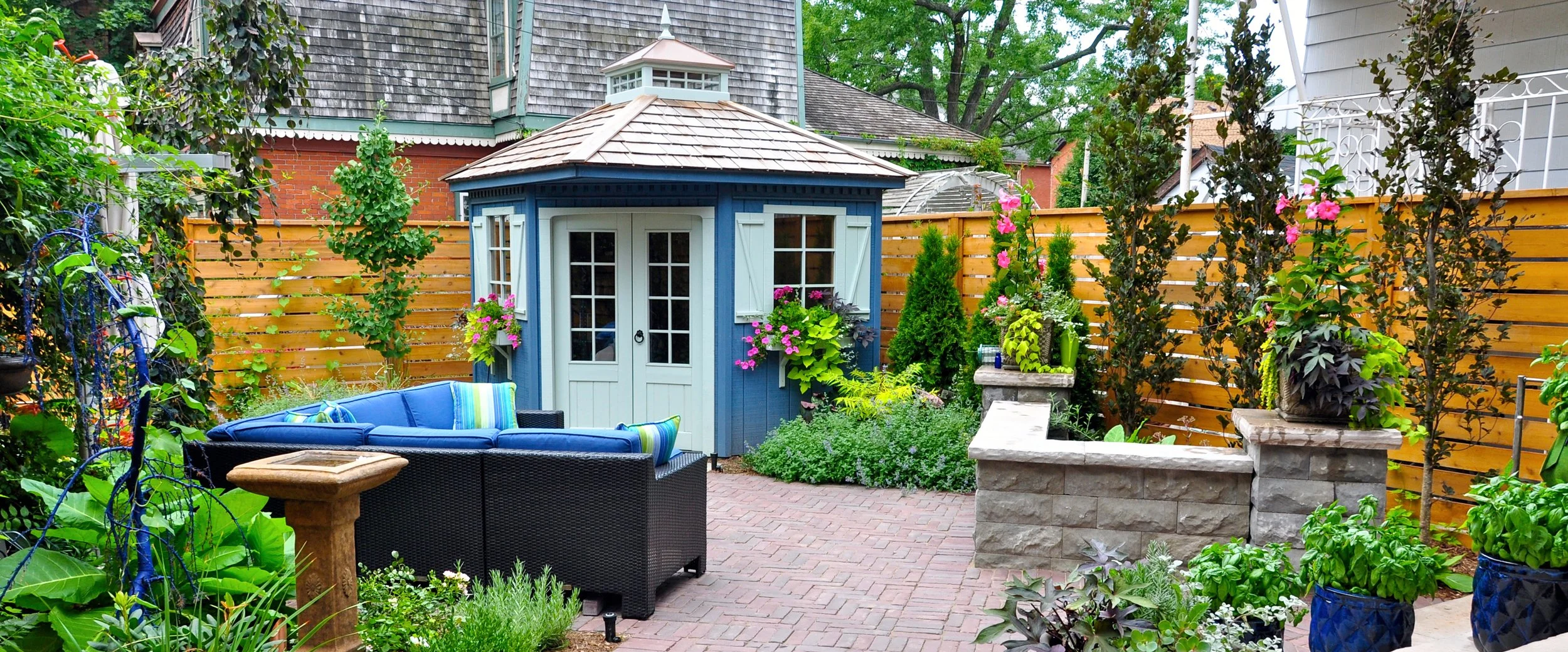 How to Enhance Your Landscape: The Wonderful Potential of Patio Seat Walls and Modern Seat Walls