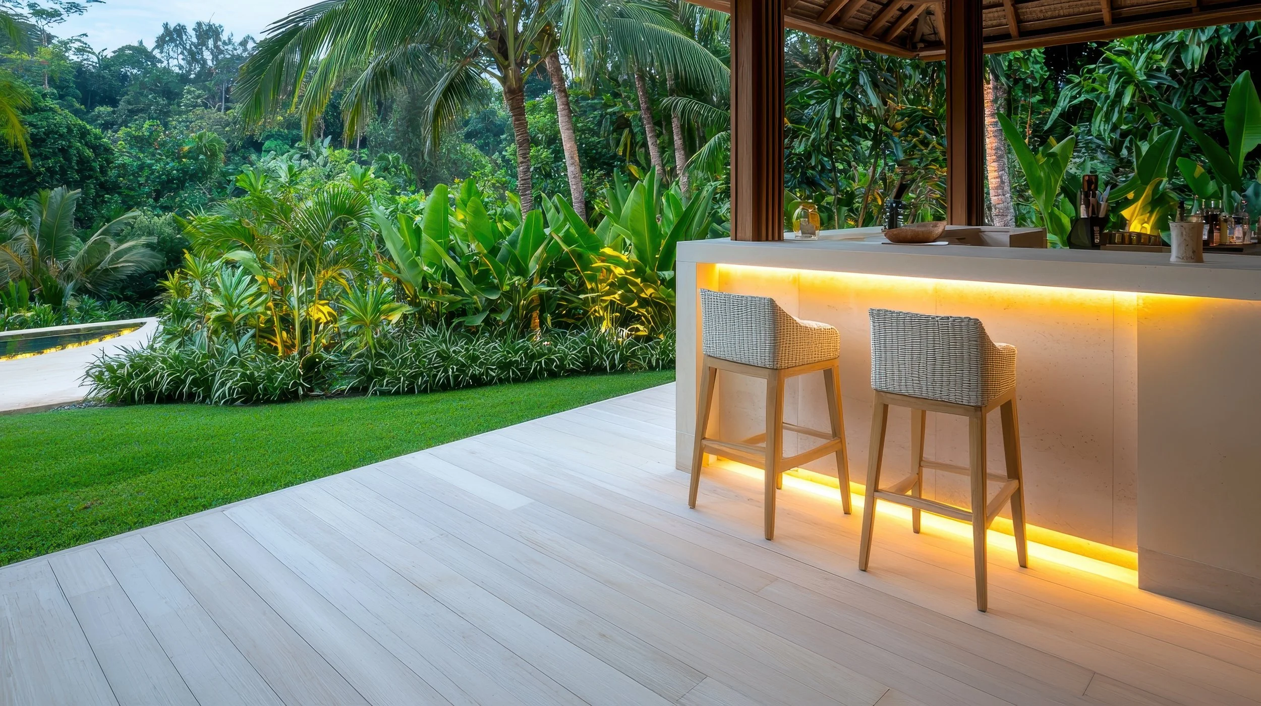 Raise the Bar: Exploring Outdoor Bar Islands for Luxurious Entertaining