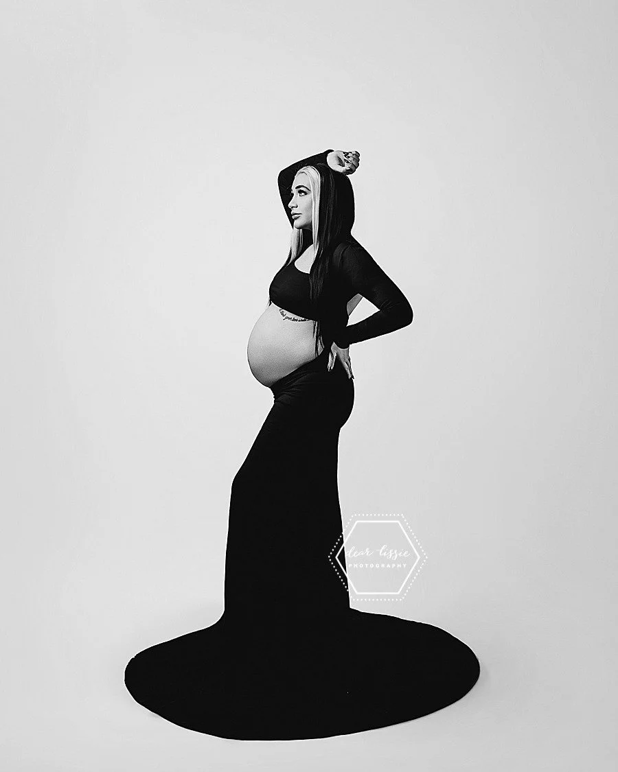 I loved capturing this beautiful mama's one-of-a-kind look in a timeless and chic way. Sometimes the simplest looks speak volumes!

#studiomaternity #babybump #babyonthway #greenvillematernityphotographer #greenvillenewbornphotographer #greenvillenew