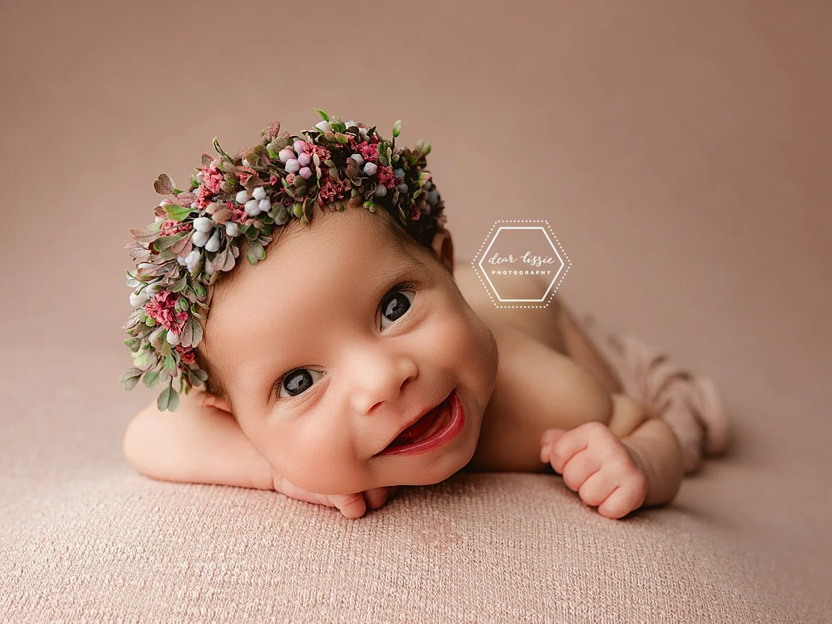 Let me introduce you to baby Josie! At 9 weeks old, little miss did NOT come to sleep, she came to practice smiling directly into my camera like a perfect baby model! Although, my sleepy super powers did prevail in the end...😉