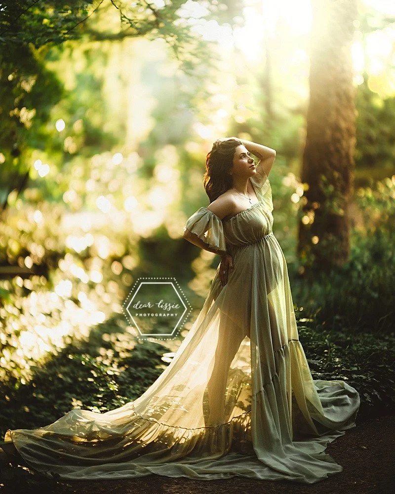 This was the most beautiful maternity session with the sweetest couple and the dreamiest light. I can't wait to meet this baby girl in a few weeks!

#babybump #babyonthway #greenvillematernityphotographer #greenvillenewbornphotographer #greenvillenew