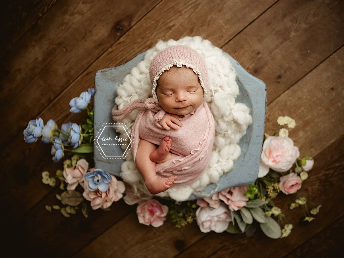 The tiniest, most perfect little miracle. Meet Emelia!

#babyphotography #dearlissie #givemeyourbabies #greenvillenewbornphotographer #idoitforthesnuggles #kiddingaroundgreenville #newborn #newbornbaby #newbornboy #newbornphotographer #newbornphotogr