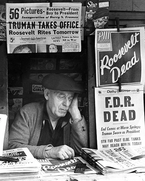 This image shot by Stanley Kubrick tells a full story: the president of the USA died, his successor has already been chosen and the people is sad.