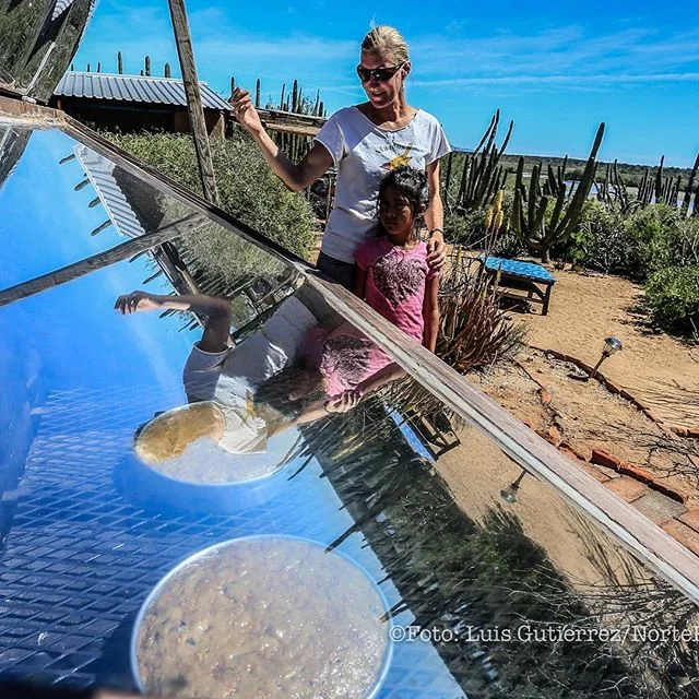 The baking crew with solar banana bread. Thanks to @photoluis1 for the picture.  #solaroven #fieldstation #fieldstationlife #solarcooking #solarpower #foodporn #solar #sonoran #sonora #baking #pals #madrina #carrotcake