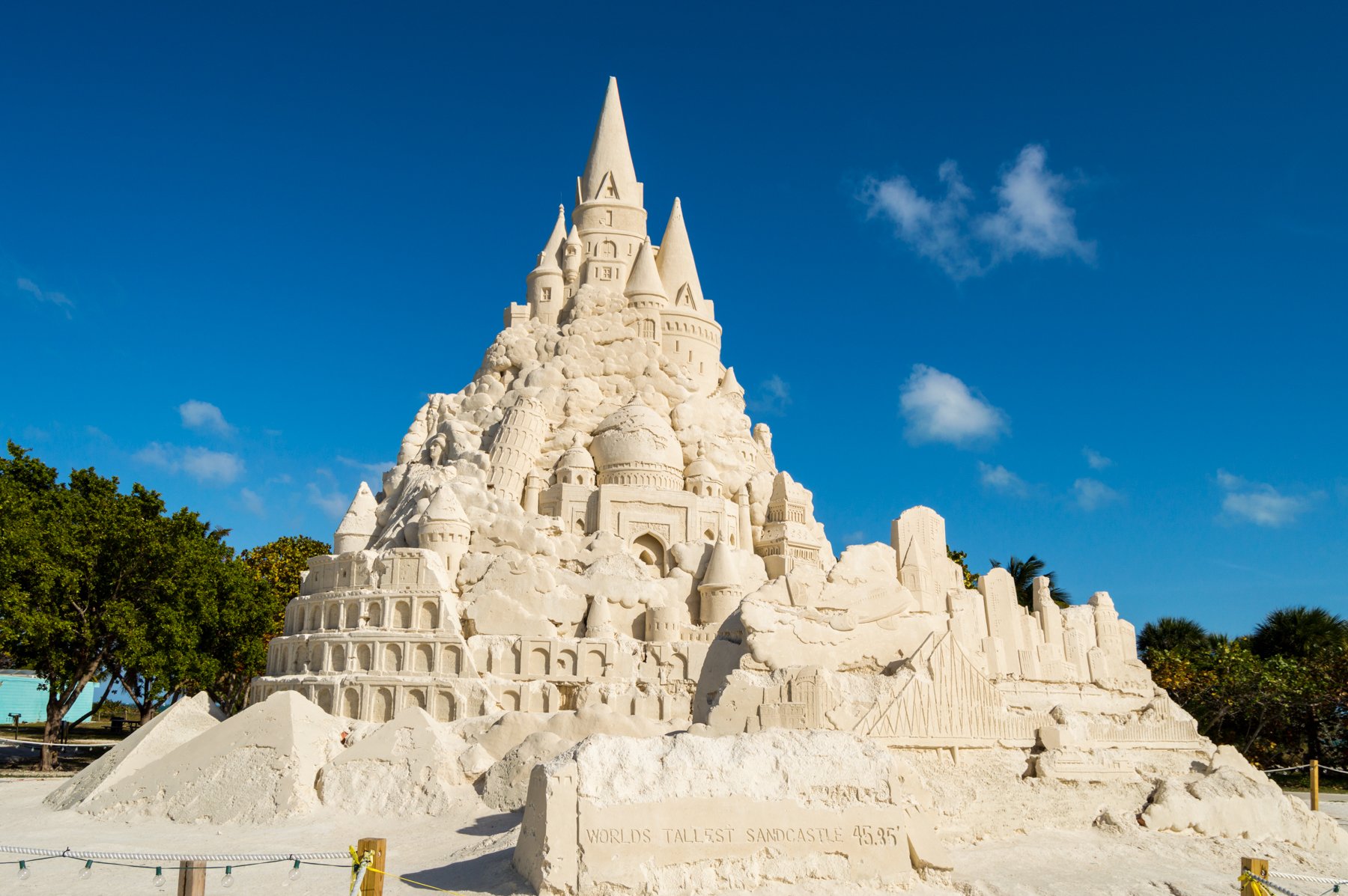 World's+Tallest+Sandcastle-2.jpg