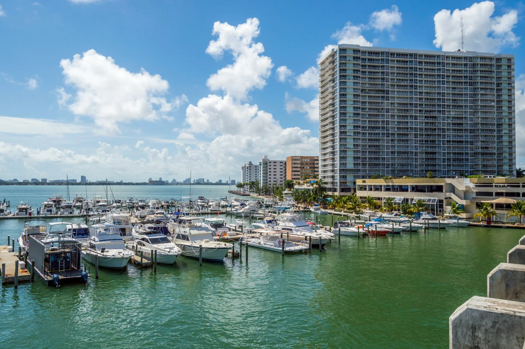 7601 E Treasure Dr #1203 (Hi Res)-03.JPG