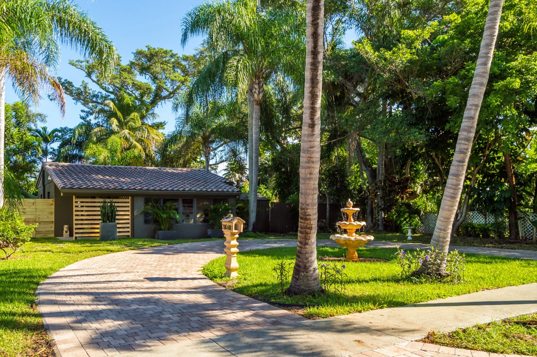 2063 NE 182nd St (Hi Res)-02.JPG