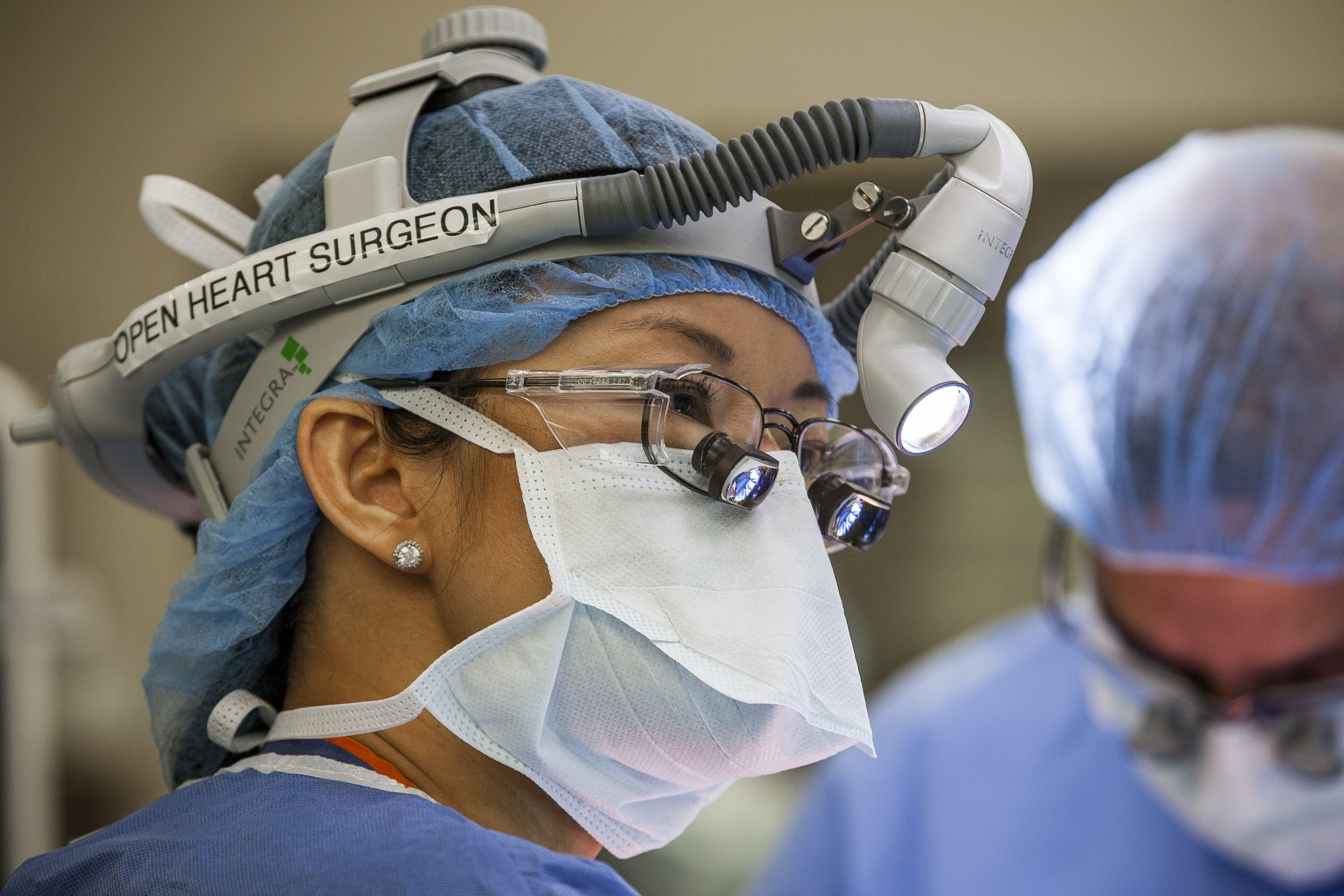 Dr. Quynh Feikes performs performs a surgery to fix an abdominal aneurysm at University Medical Center on Tuesday, May 23, 2017. Dr. Feikes is the only female cardiac surgeon in Nevada. Patrick Connolly Las Vegas Review-Journal @PConnPie 
