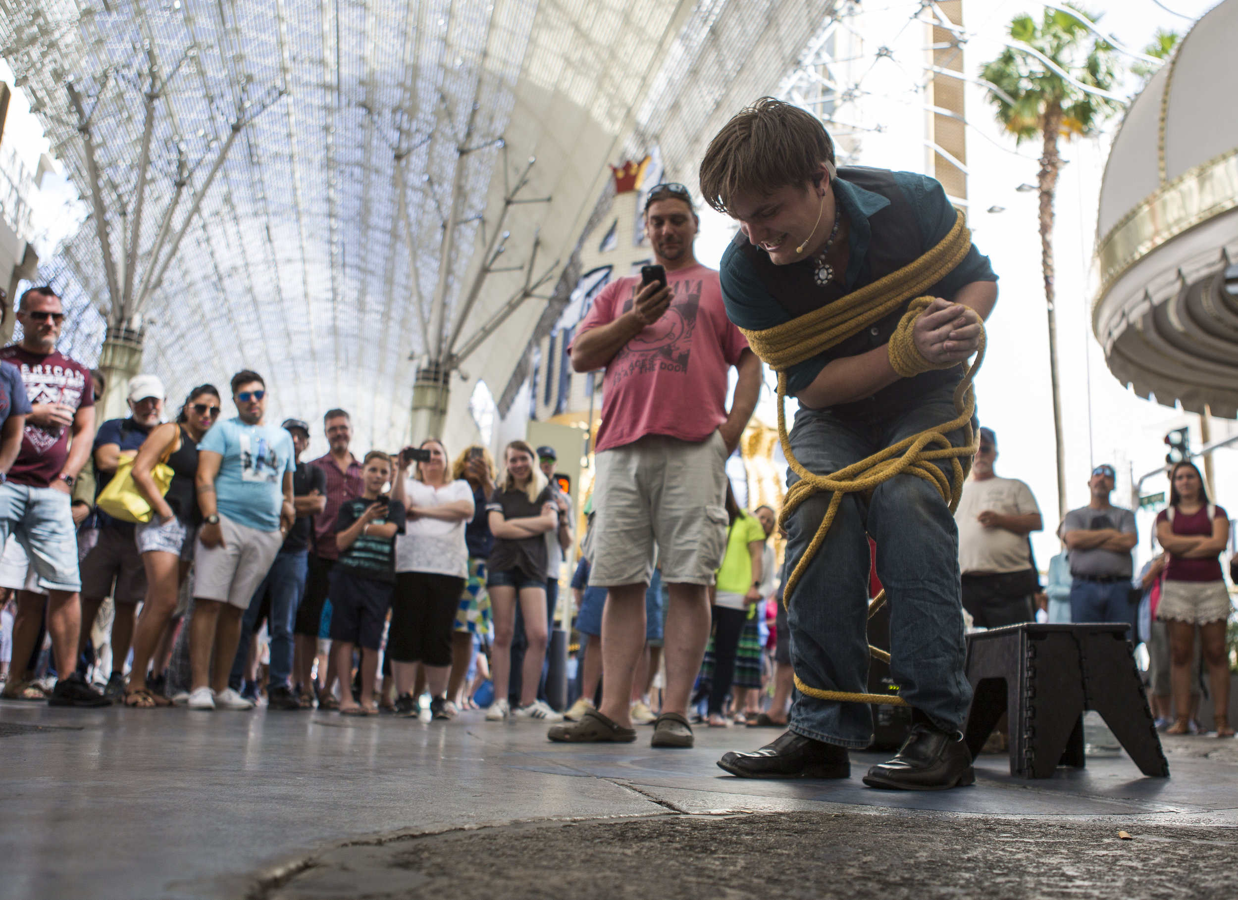 Street magician Will Bradshaw attempts to free himself from 100 feet of rope in under 2 minutes on Fremont Street in Las Vegas on Tuesday, May 16, 2017. Bradshaw has lived in Las Vegas permanently for two years and performs anywhere between two and five days a week on the street. Patrick Connolly Las Vegas Review-Journal @PConnPie