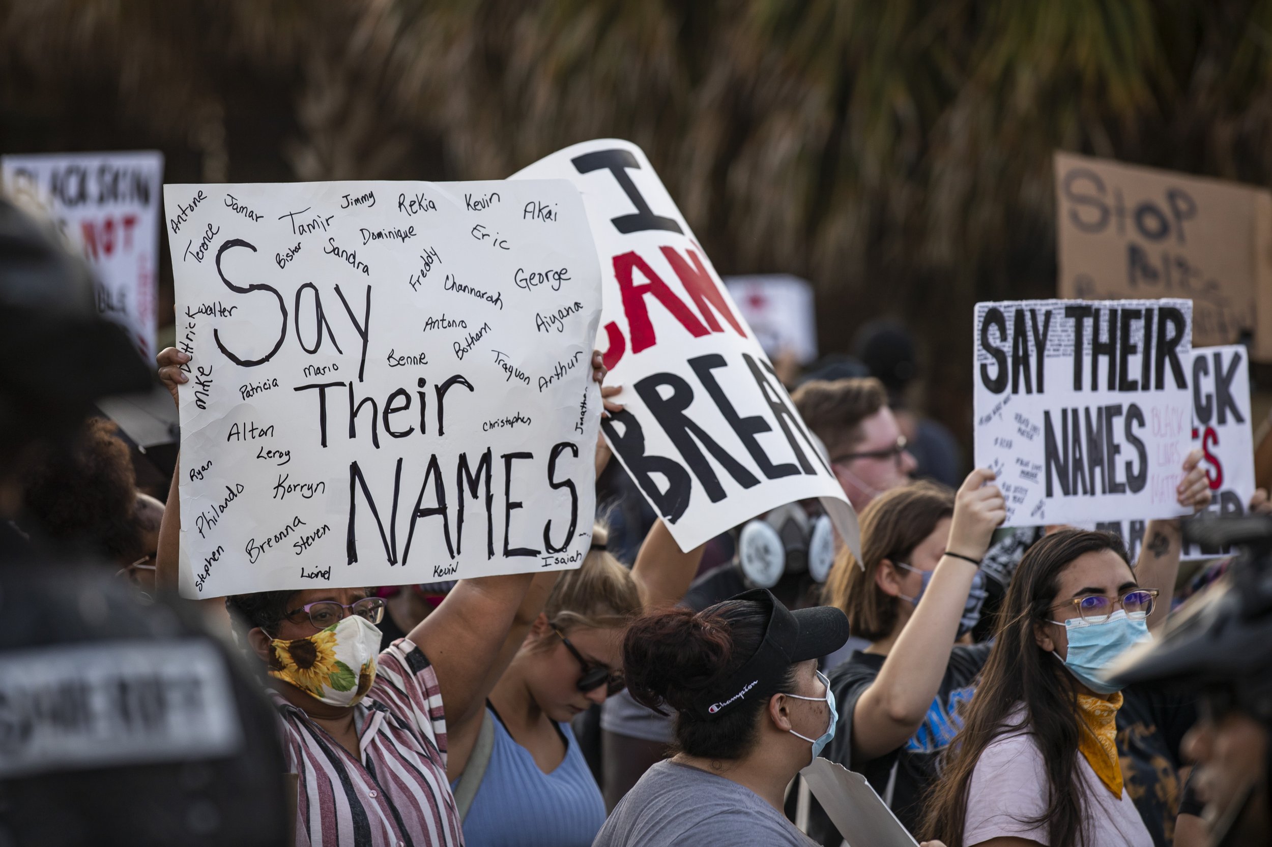  Protesters gather near an on ramp to State Road 408 during a demonstration demanding justice for George Floyd in Orlando on Sunday, May 31, 2020. 