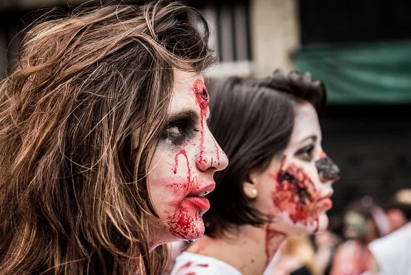 FLASH FICTIONHow to Date a Zombieby Louis Raymond