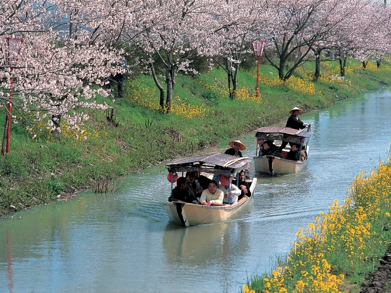 Ohmi Hachiman Canal & Lake Biwa