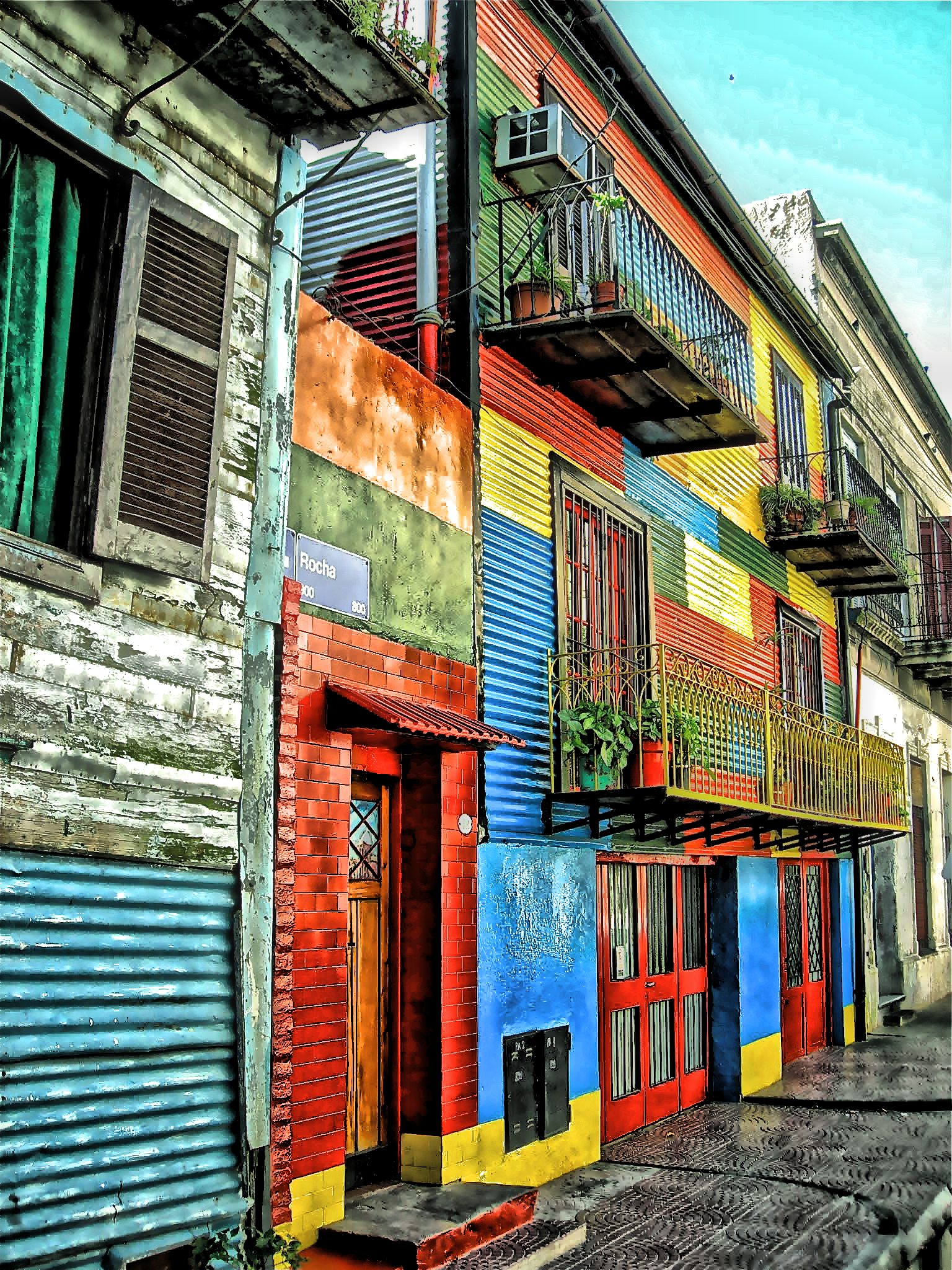 Hot Buildings in La Boca  L104