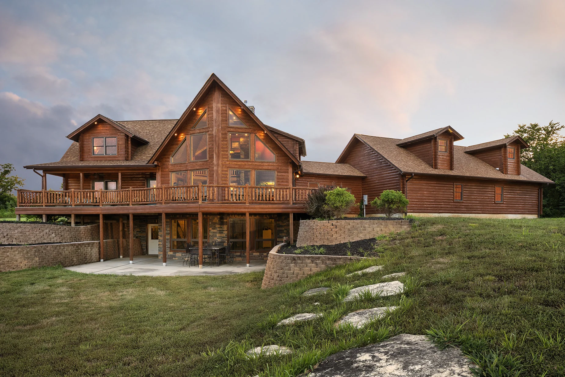 twilight-exterior-673-robbie-lane-63072-small.jpg