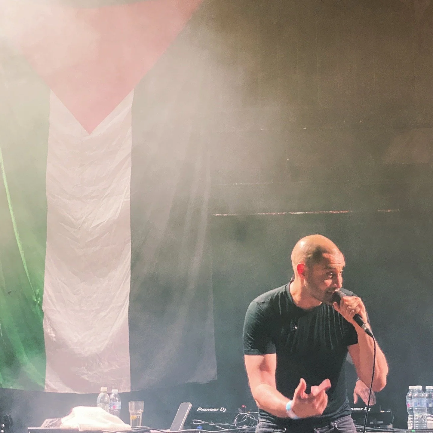 @lowkeyonline last night. So inspiring. Never before have I seen someone give over part of their set to read out poems written from prison by incarcerated activists. When people whinge about there being no protest songs any more, the question is more