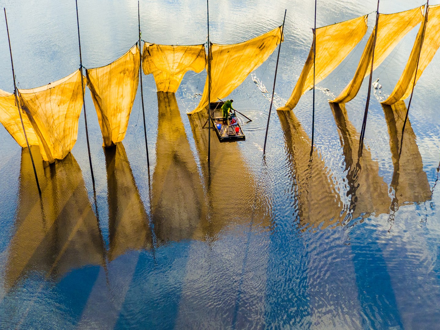 Grand Prize. "Fishermen Closing The Net" shot near Yacheng Bay, China. Photo by Ge Zheng. 