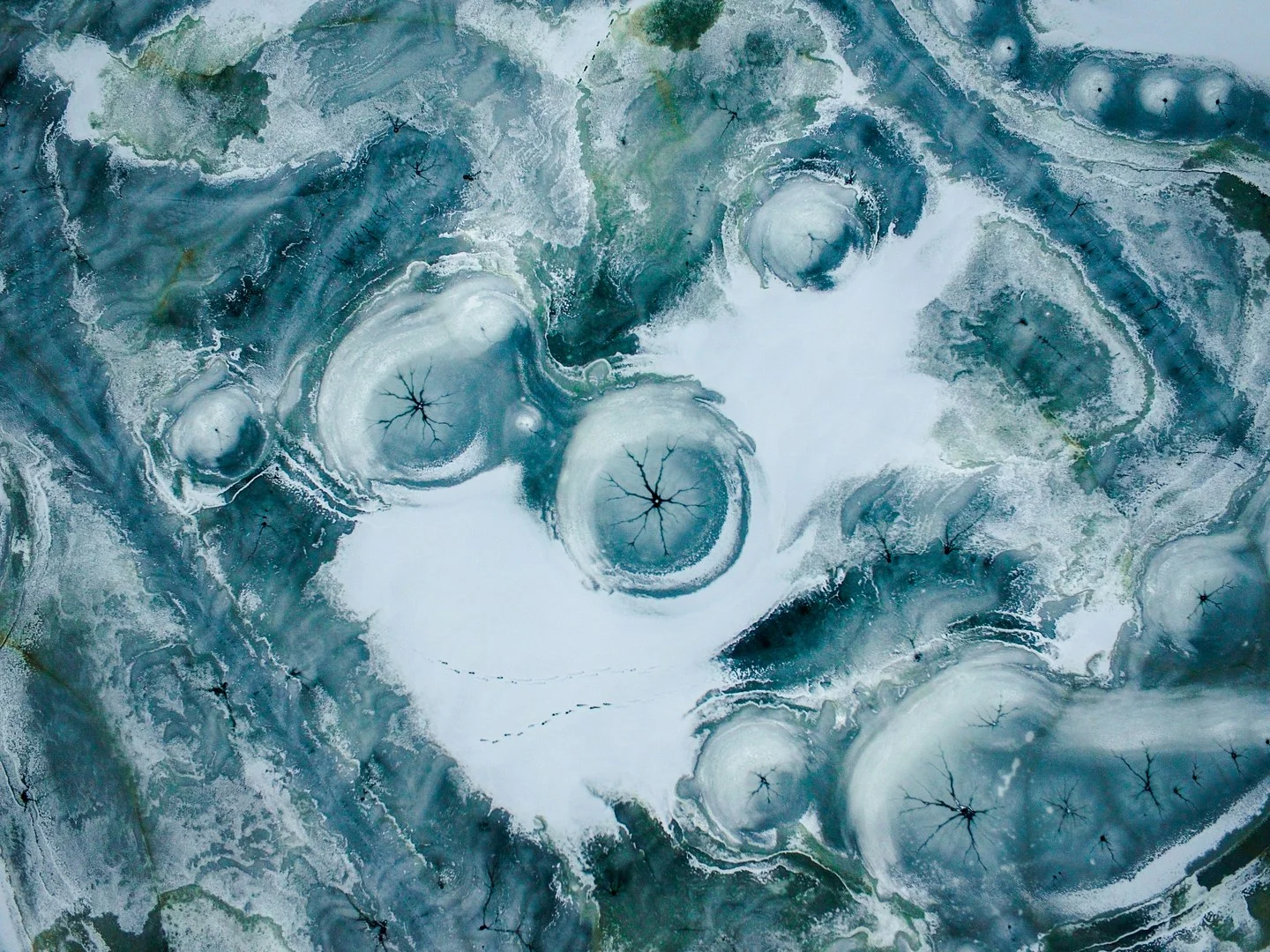 Third place winner in the enthusiast beauty category. Offers a rarely seen bird's-eye-view of a cracking ice river in northern China. Photo by Canloker. 