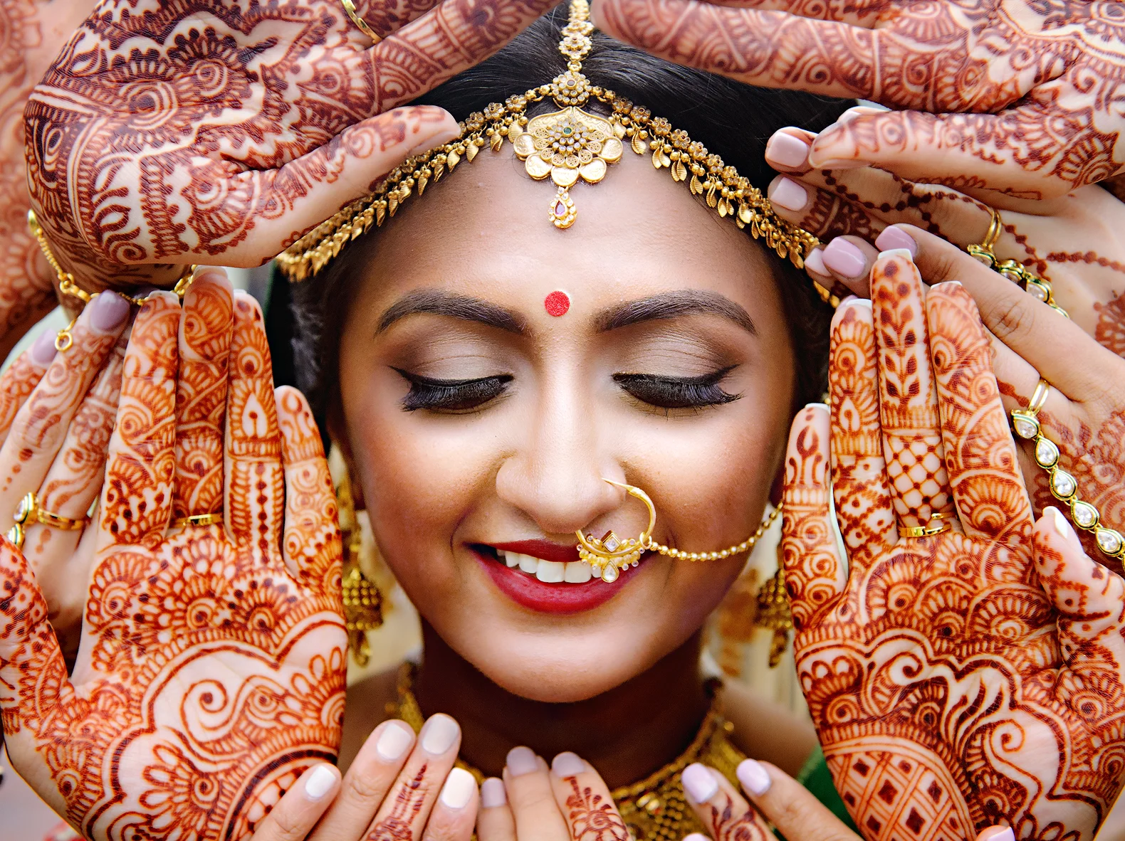entry-38-fredasaad_asaadimages_handsofmehndi.jpg