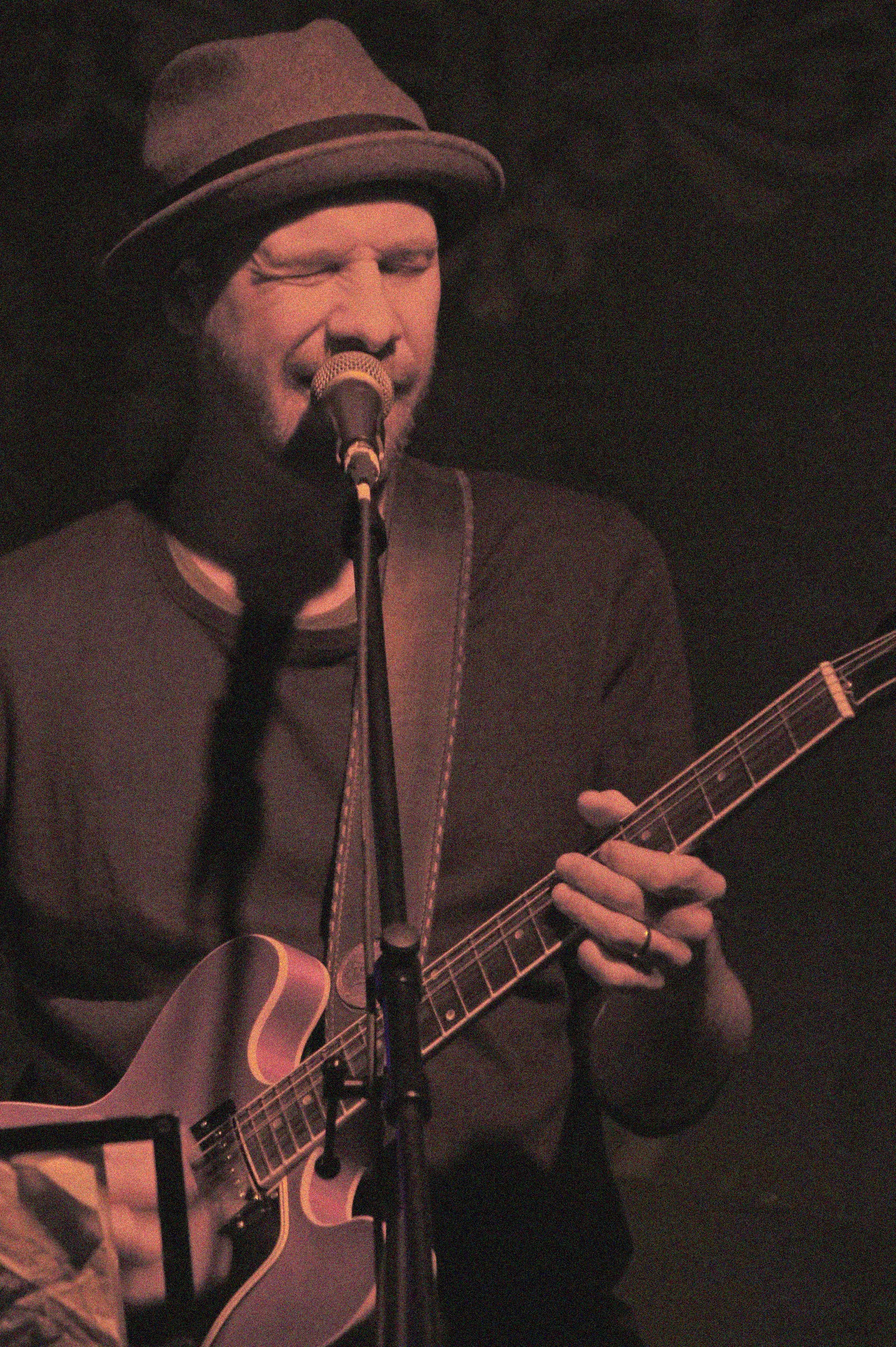 01.1-Gitch GenevieveGallery.jpg