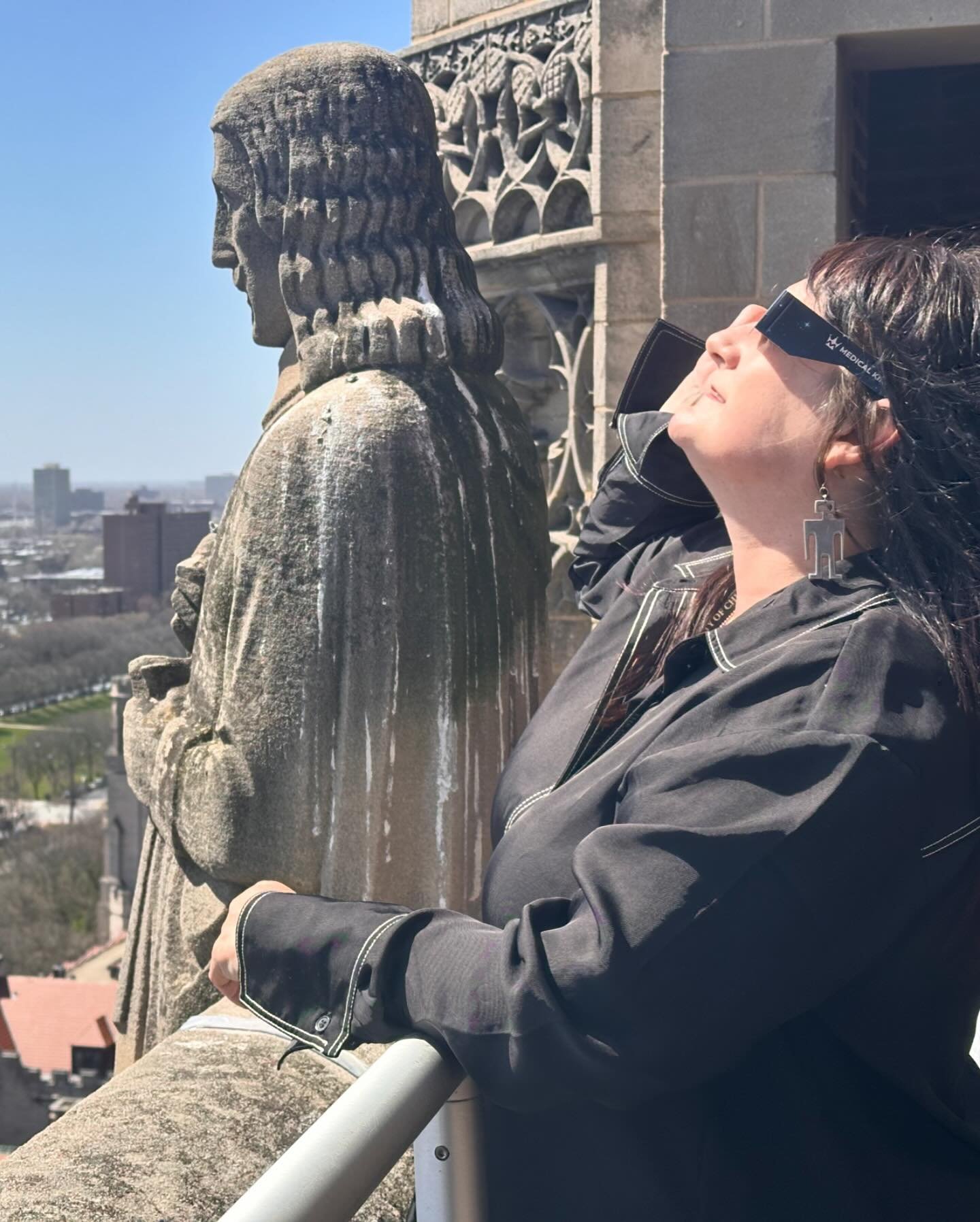 A #sacred experience in a #sacred place.
.
.
.
#solareclipse2024 #eclipse #blackholesun #⚫️ #rockefellerchapel #chicago #cityviews #skyline #searchforthesacred #lauriebuman