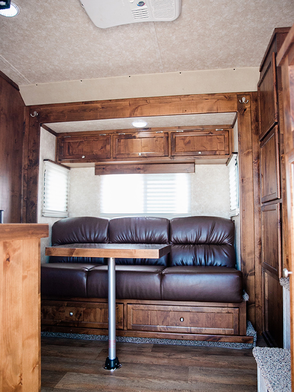 logan-3h-lq-coach-table.jpg
