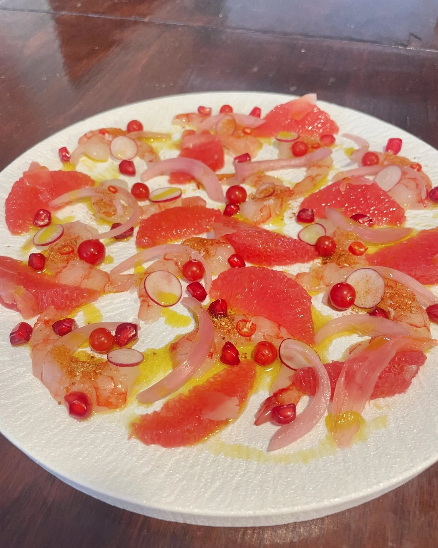 Raw gambitas saladas with grapefruit, pickled red onion, pickled ginger, pomegranate seeds, baby tomatoes, radish, red chili and Thai zaap seasoning. 

This one was just for fun. I was always someone who liked to play with their food as a kid and thi