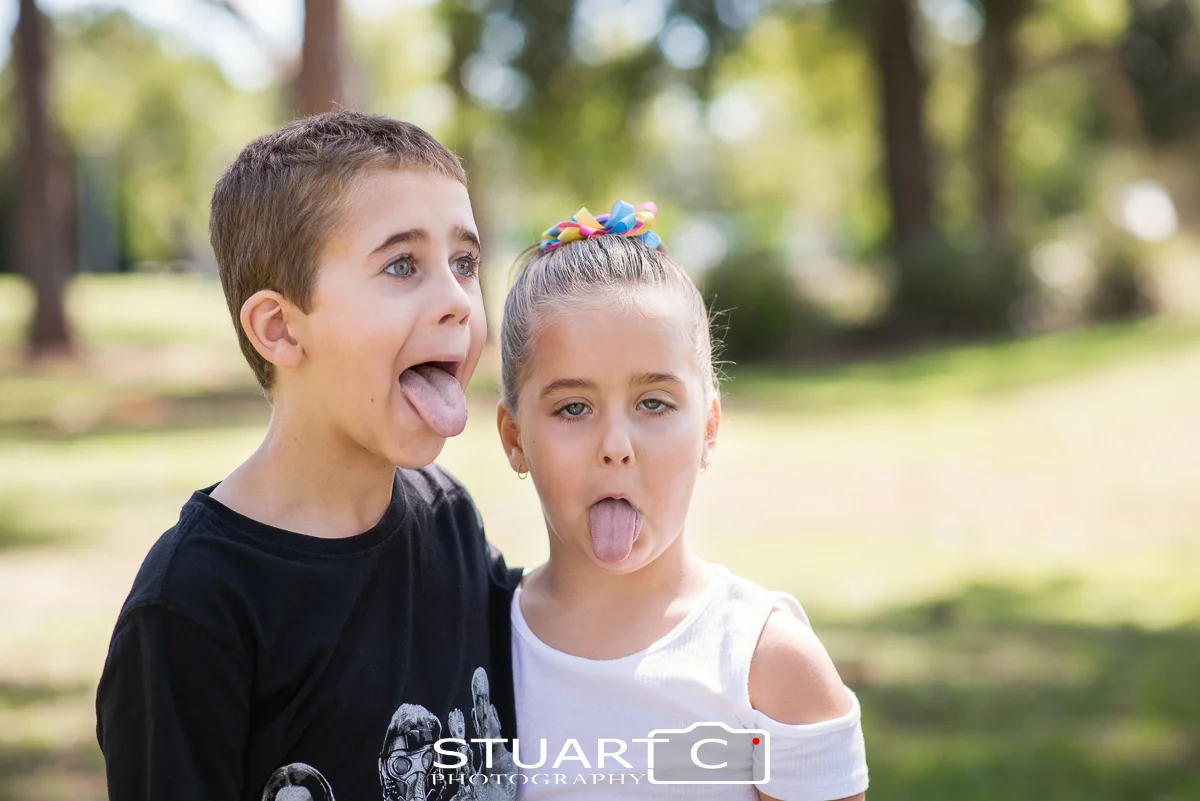outdoor family portraits in clayton park off briggs avenue beachmere