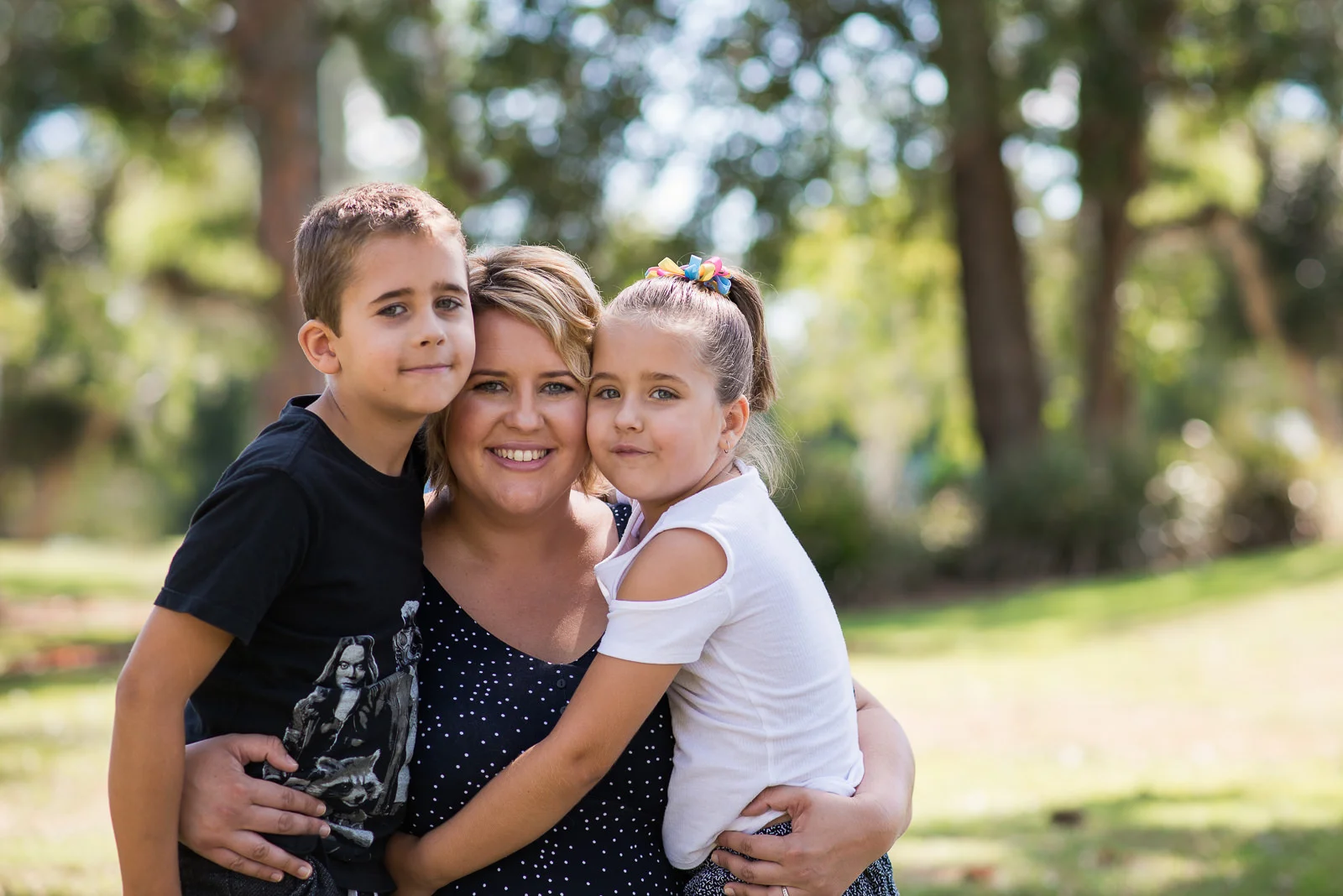 outdoor family portrait of mum and kids at beachmere park north of brisbane